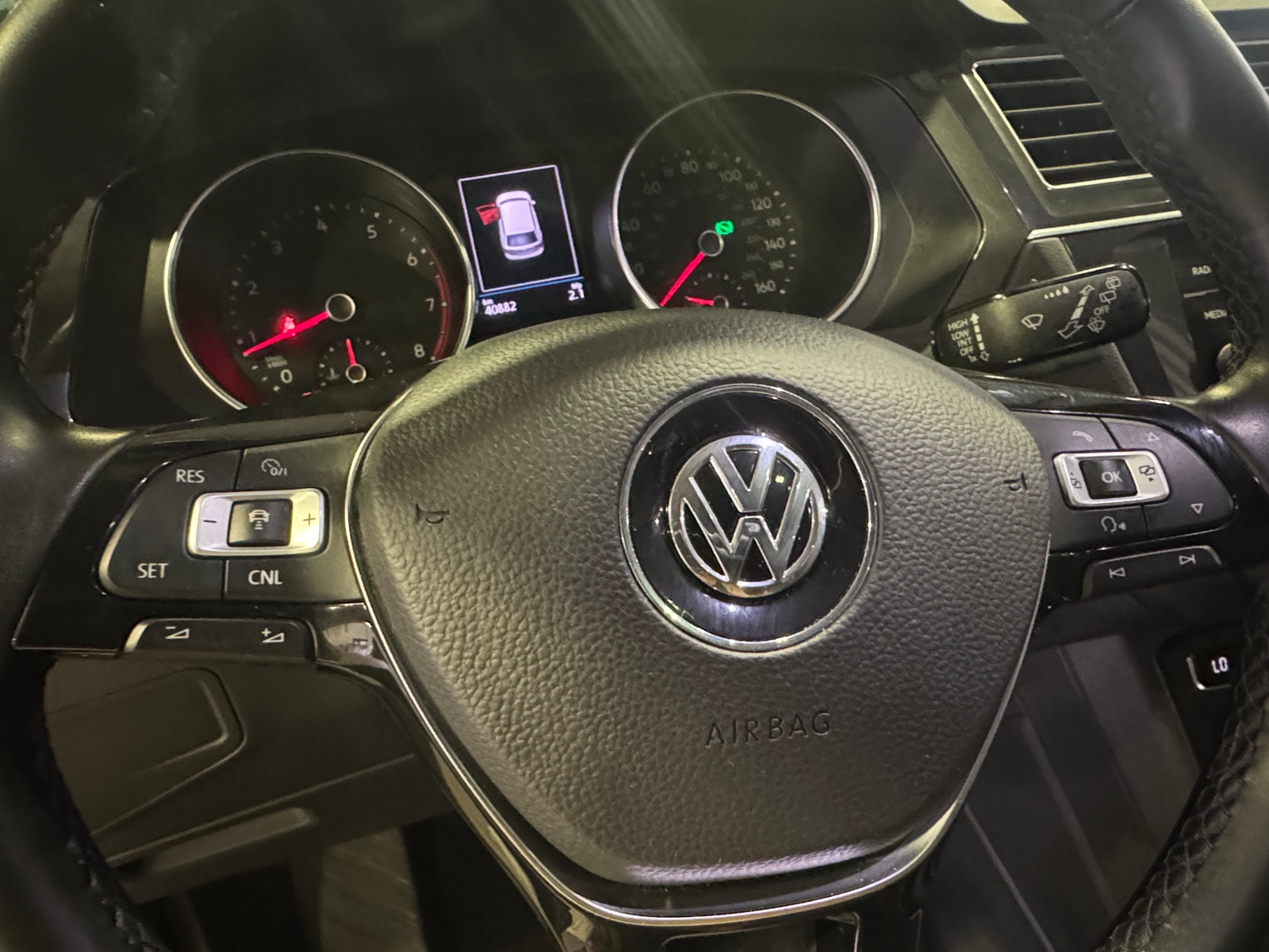 Thumbnail: 2018 Volkswagen Tiguan - 4