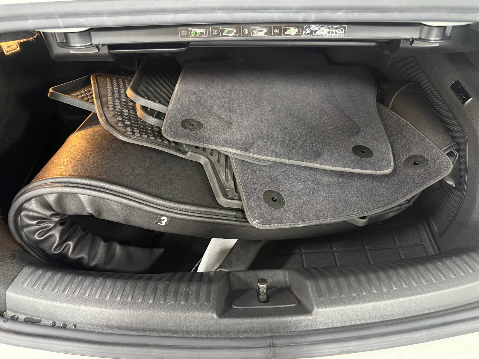 Thumbnail: 2019 Volkswagen Beetle - 6