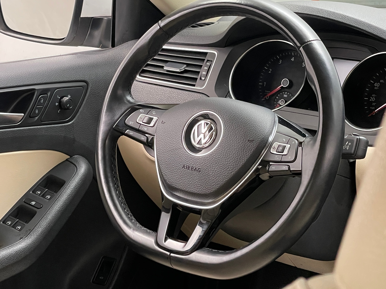 Thumbnail: 2017 Volkswagen Jetta - 4