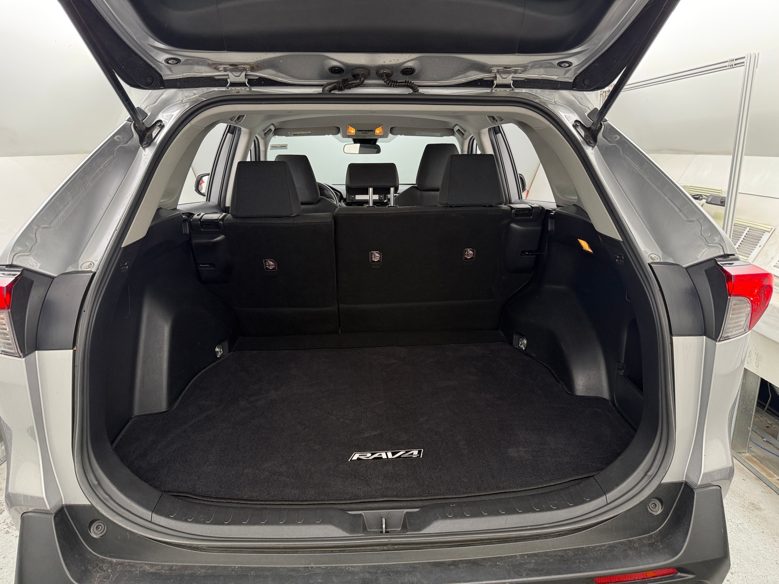 Thumbnail: 2019 Toyota RAV4 - 7