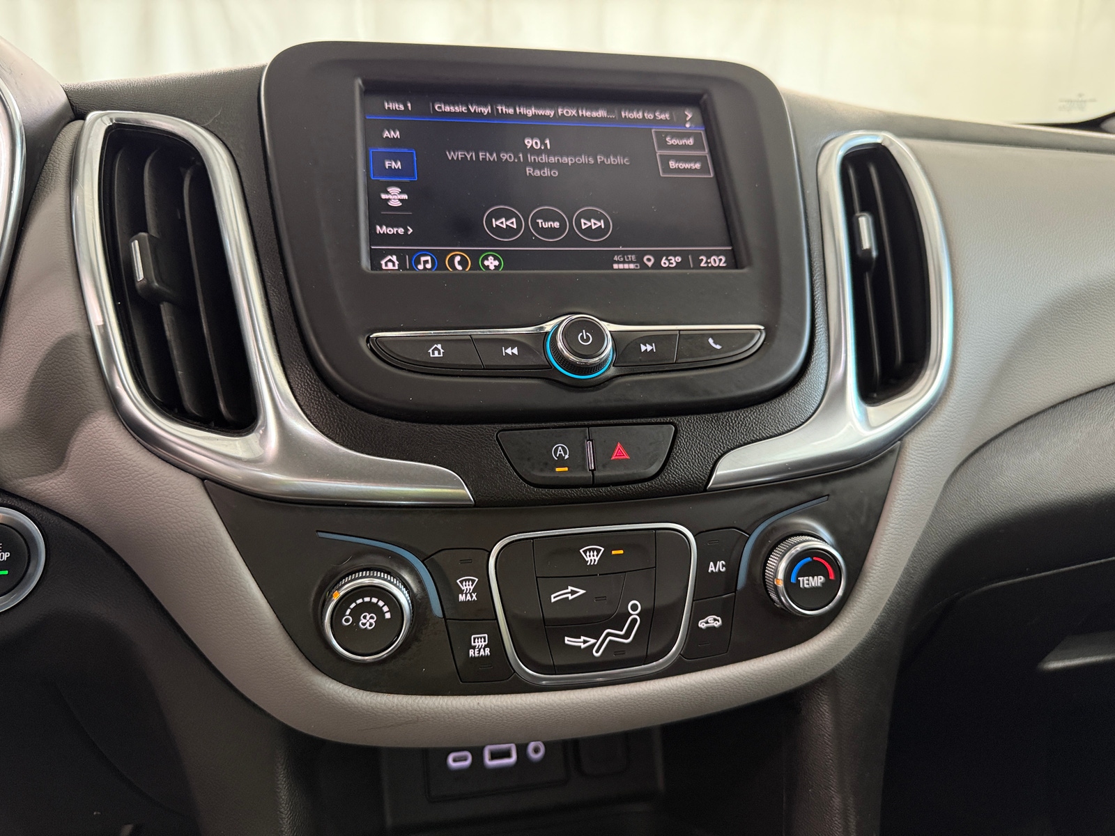 Thumbnail: 2022 Chevrolet Equinox - 4