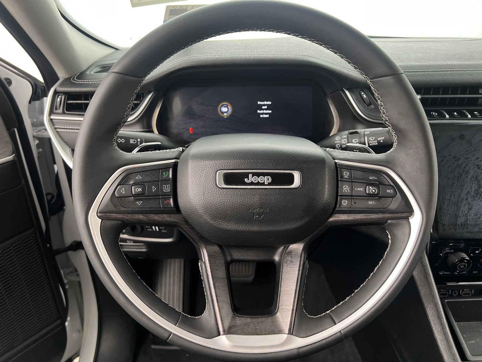 Thumbnail: 2023 Jeep Grand Cherokee L - 4