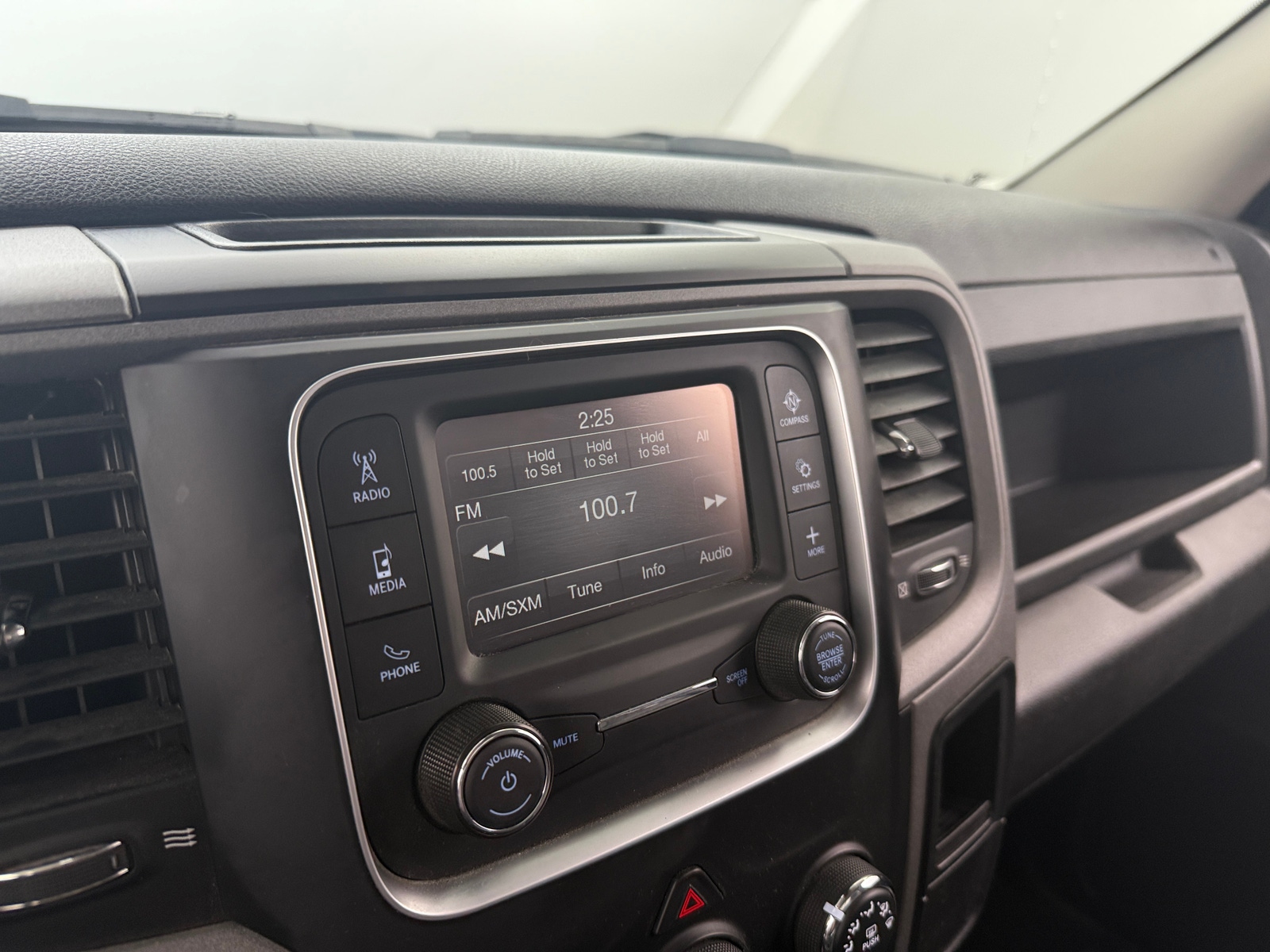 Thumbnail: 2022 RAM 1500 Classic - 4