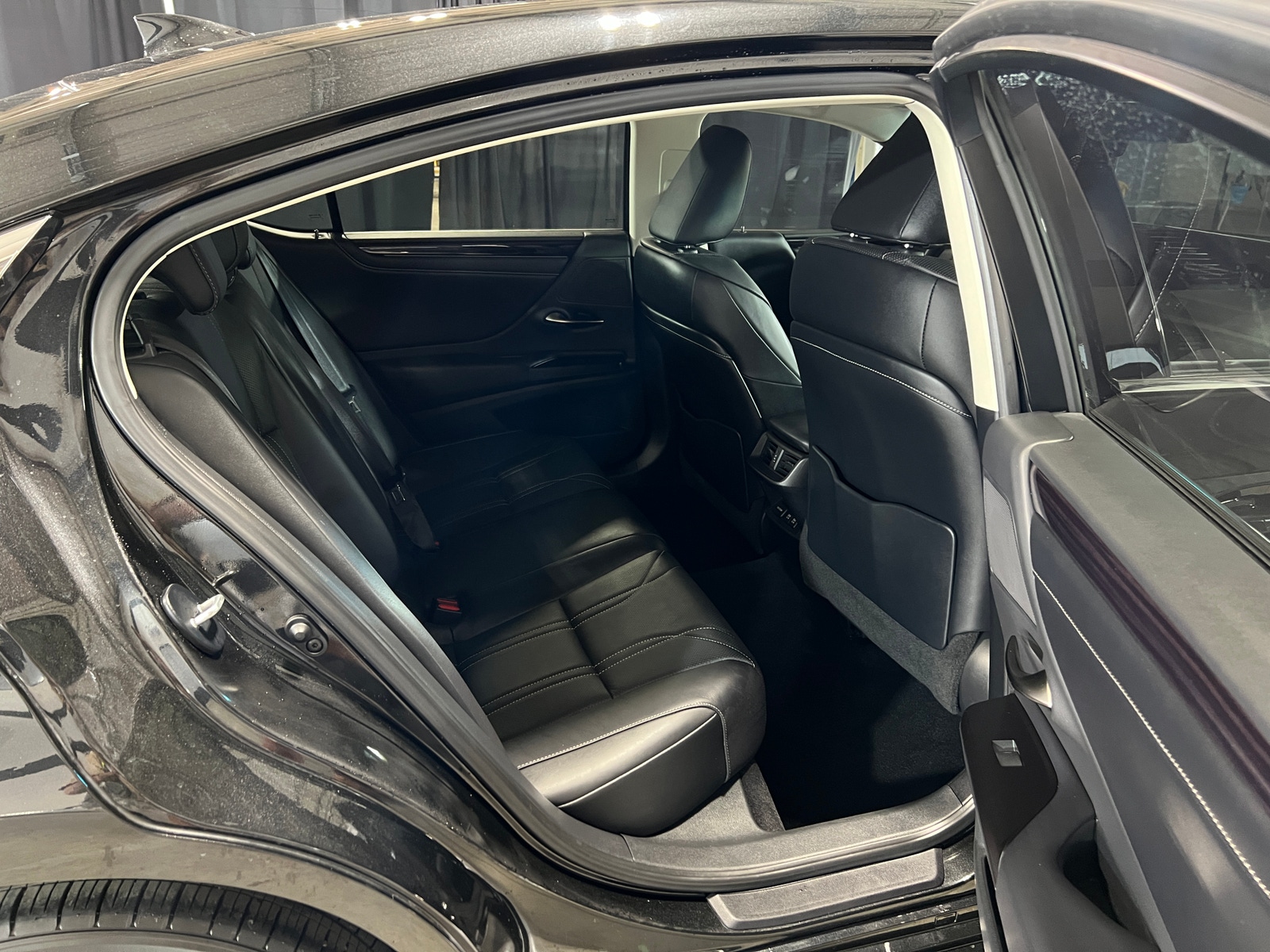 Thumbnail: 2020 Lexus ES - 5