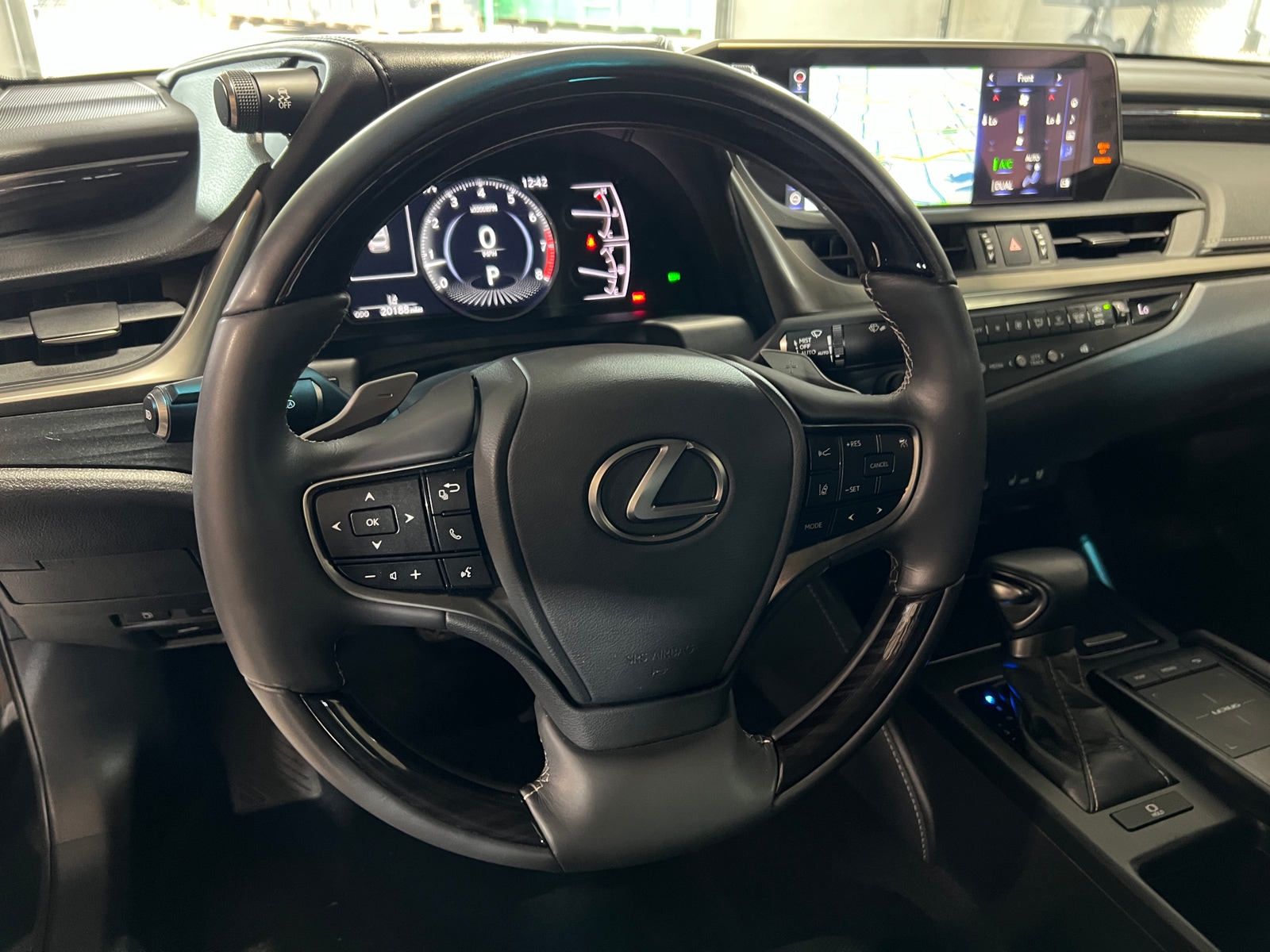 Thumbnail: 2020 Lexus ES - 4