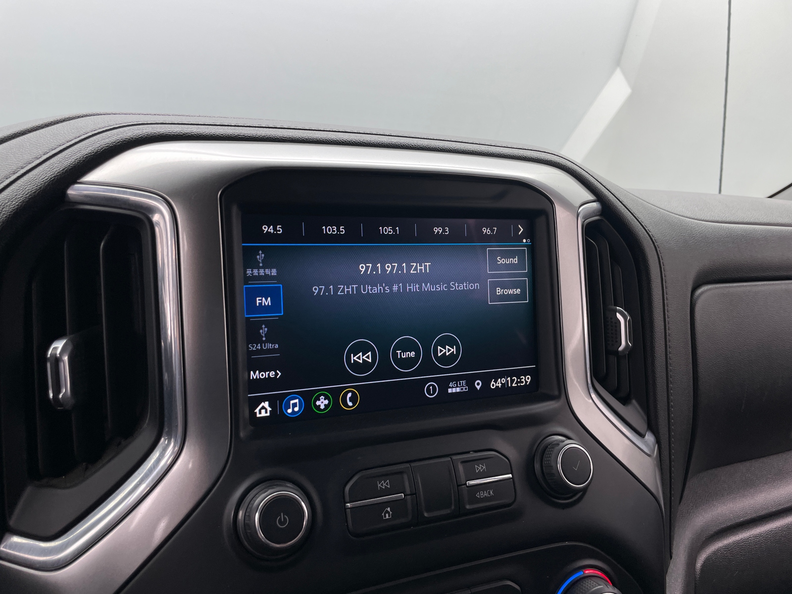 Thumbnail: 2020 Chevrolet Silverado 1500 - 4