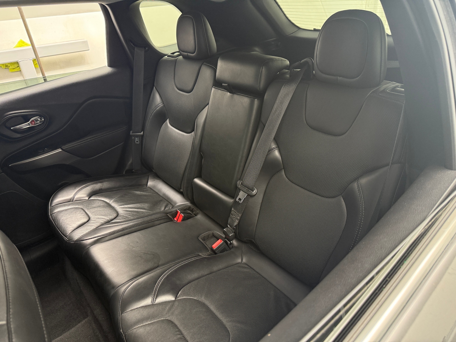 Thumbnail: 2019 Jeep Cherokee - 6
