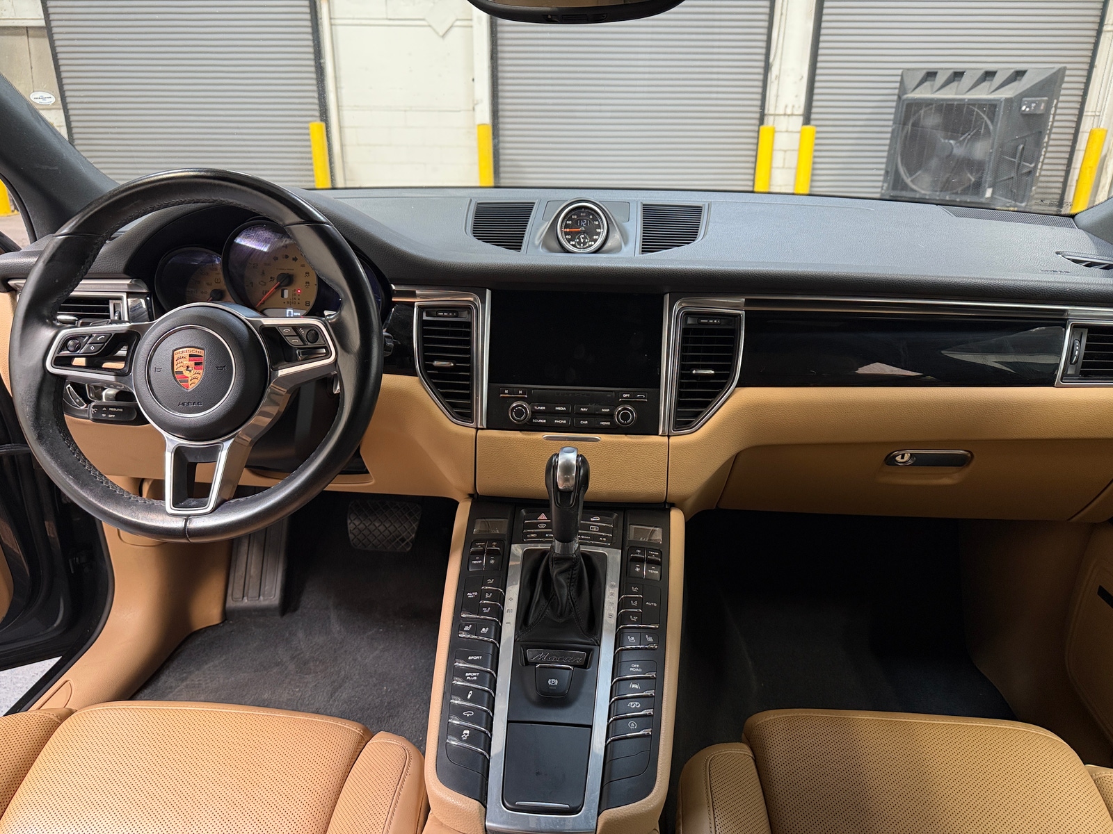 Thumbnail: 2018 Porsche Macan - 2