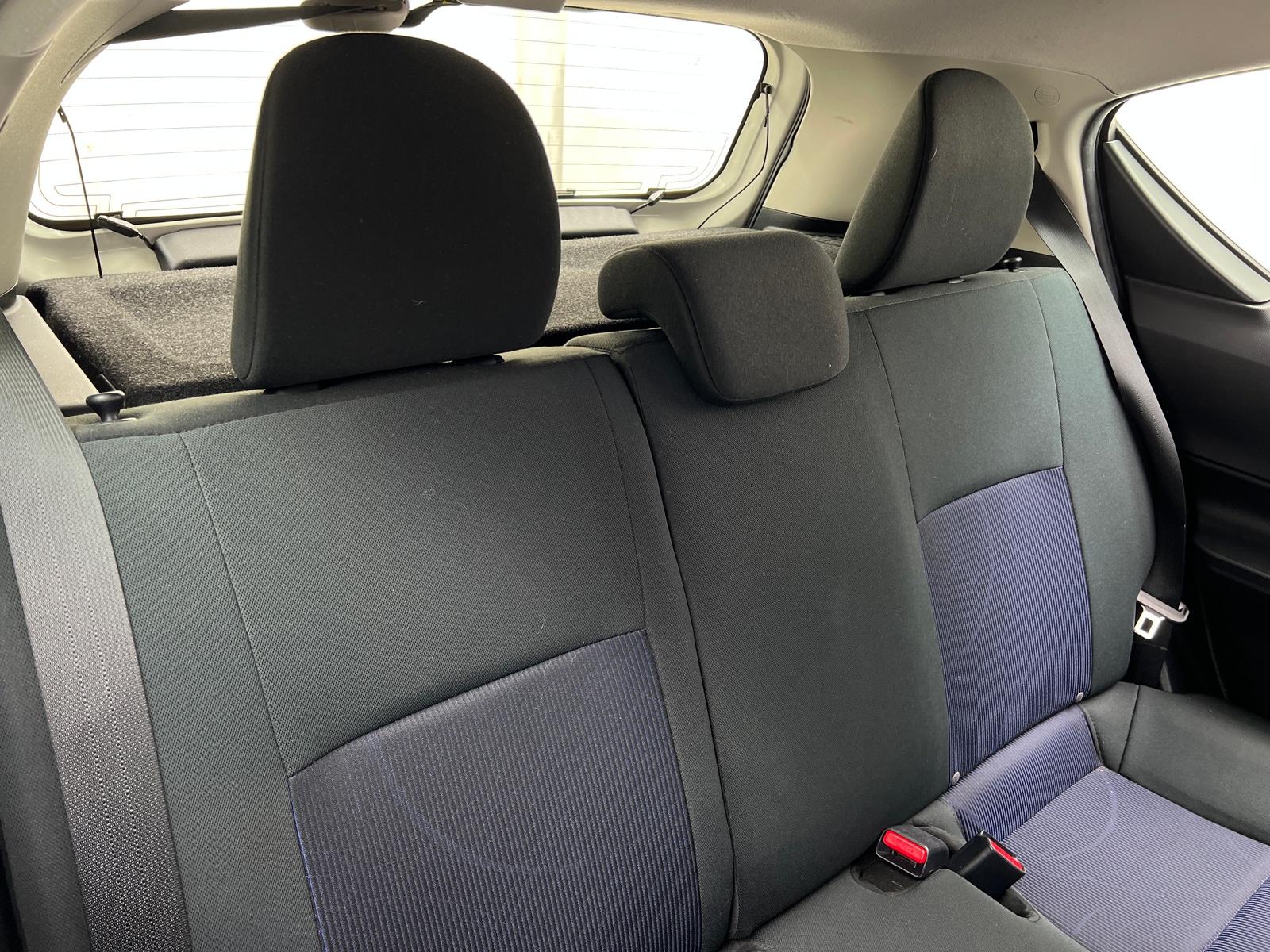 Thumbnail: 2015 Toyota Prius c - 6