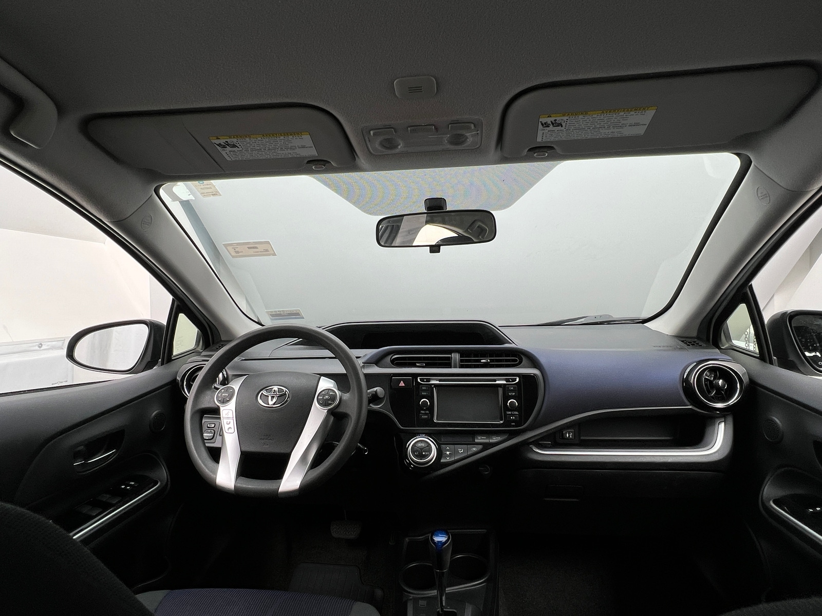 Thumbnail: 2015 Toyota Prius c - 3