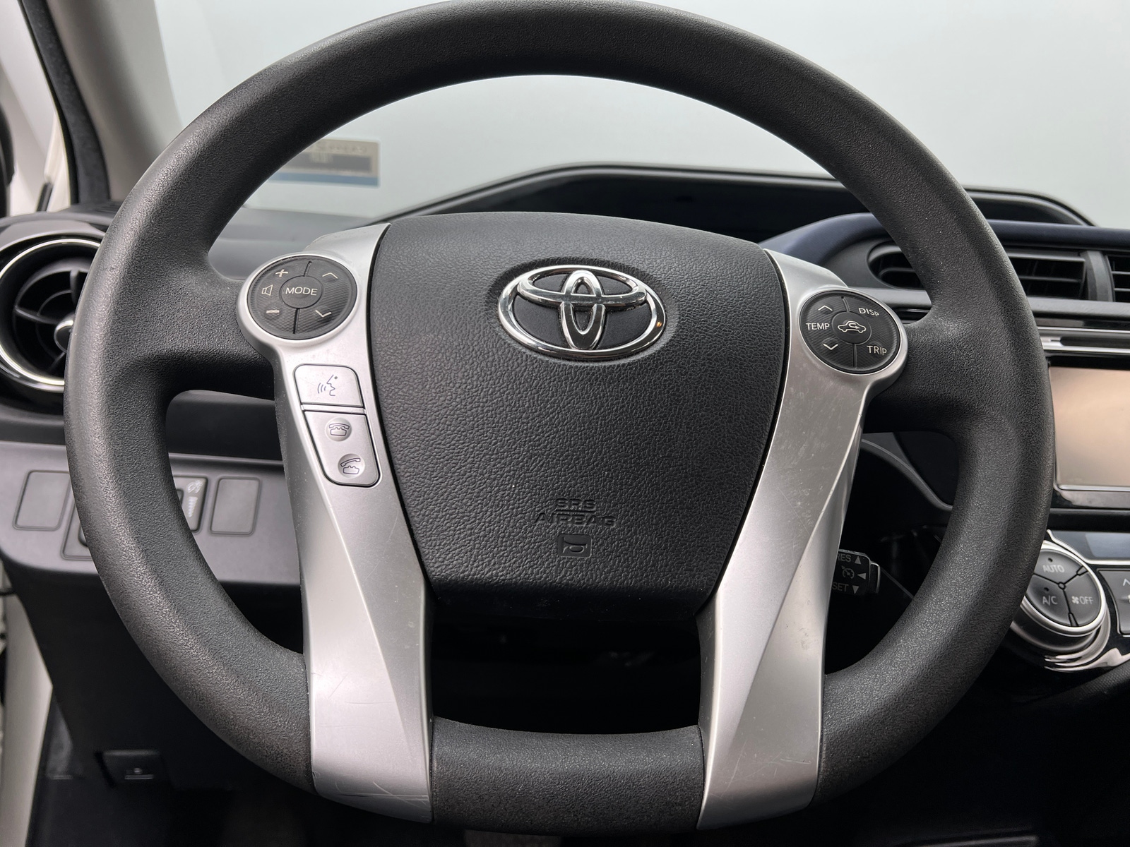 Thumbnail: 2015 Toyota Prius c - 5