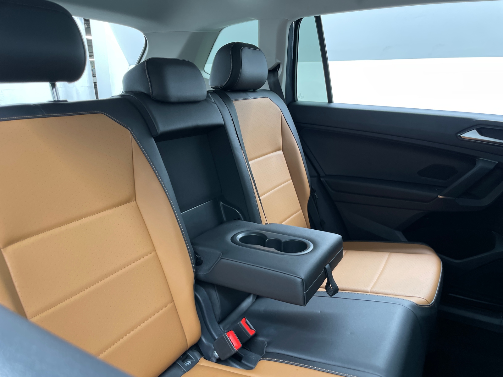 Thumbnail: 2018 Volkswagen Tiguan - 5