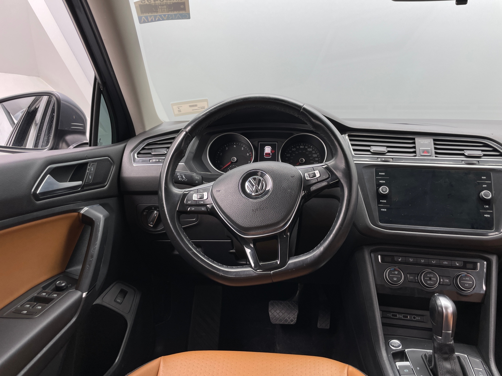 Thumbnail: 2018 Volkswagen Tiguan - 4