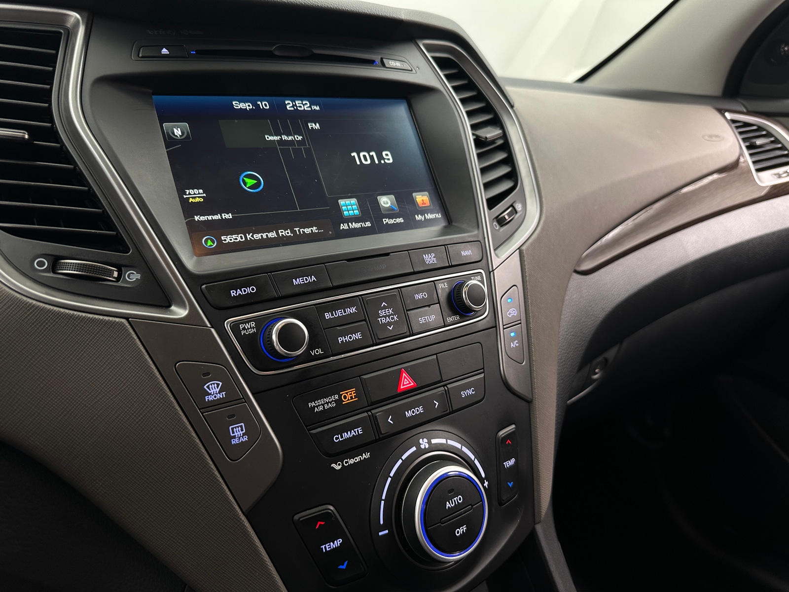 Thumbnail: 2017 Hyundai Santa Fe - 3