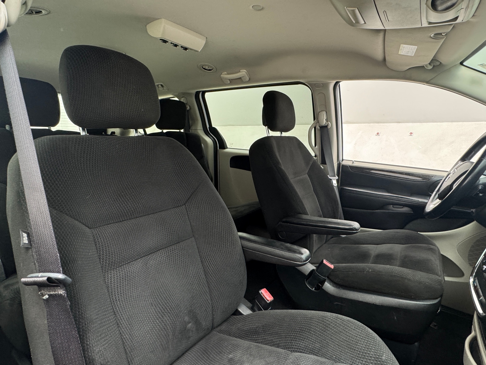 Thumbnail: 2017 Dodge Grand Caravan - 2