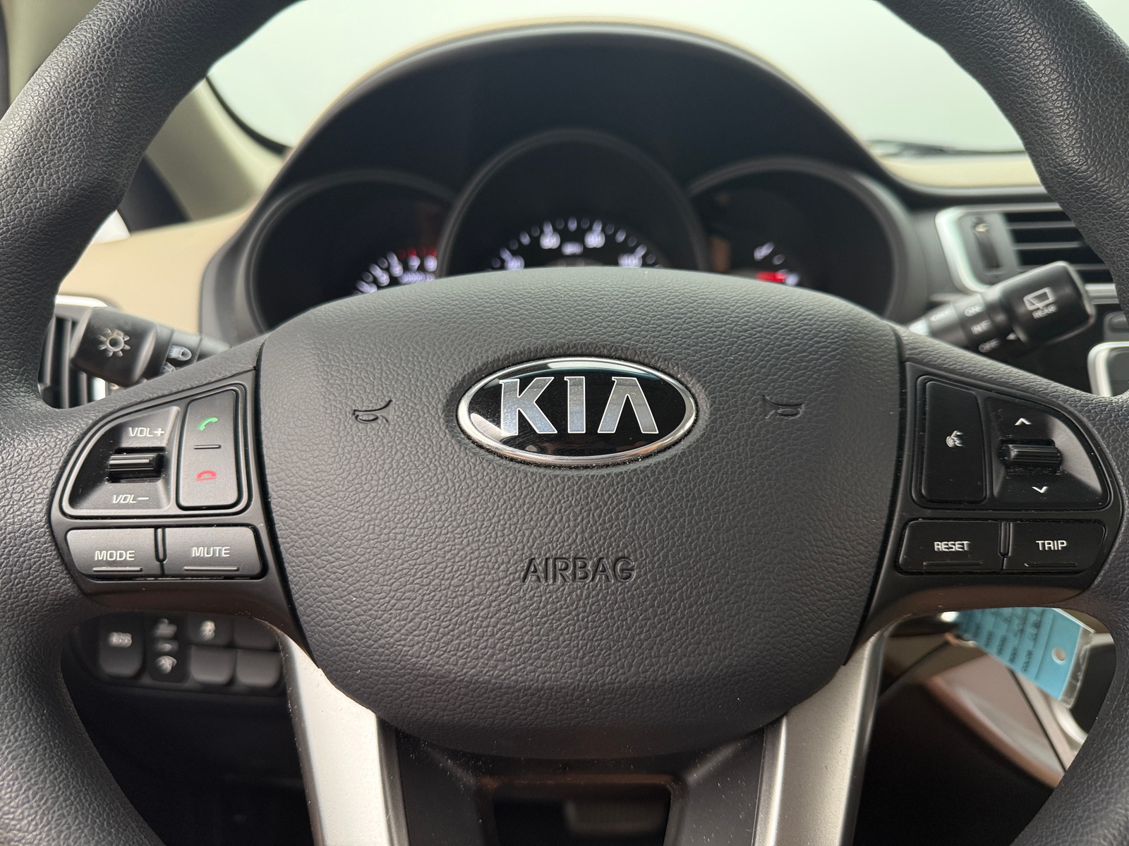 Thumbnail: 2016 Kia Rio - 5