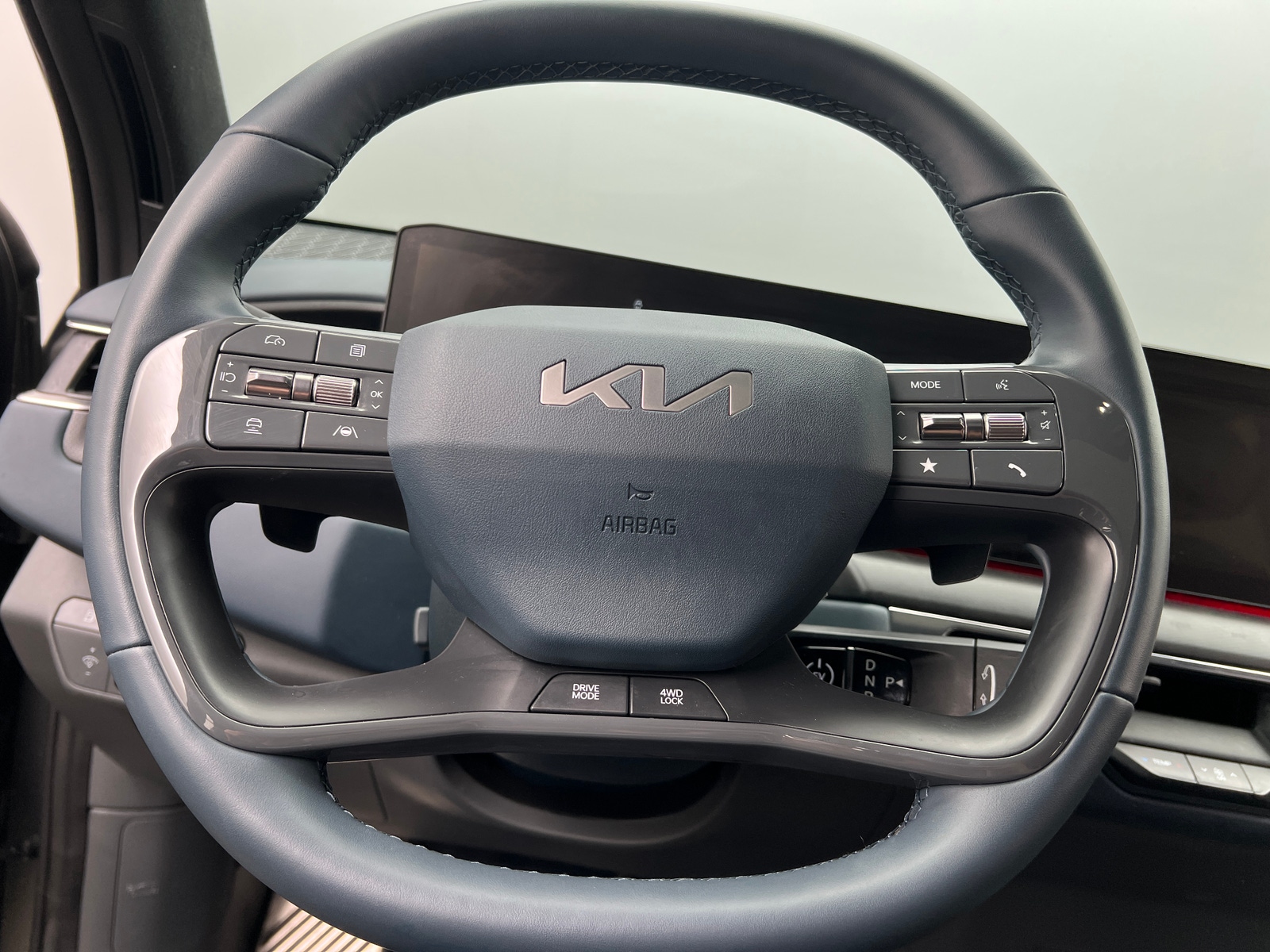 Thumbnail: 2024 Kia EV9 - 4