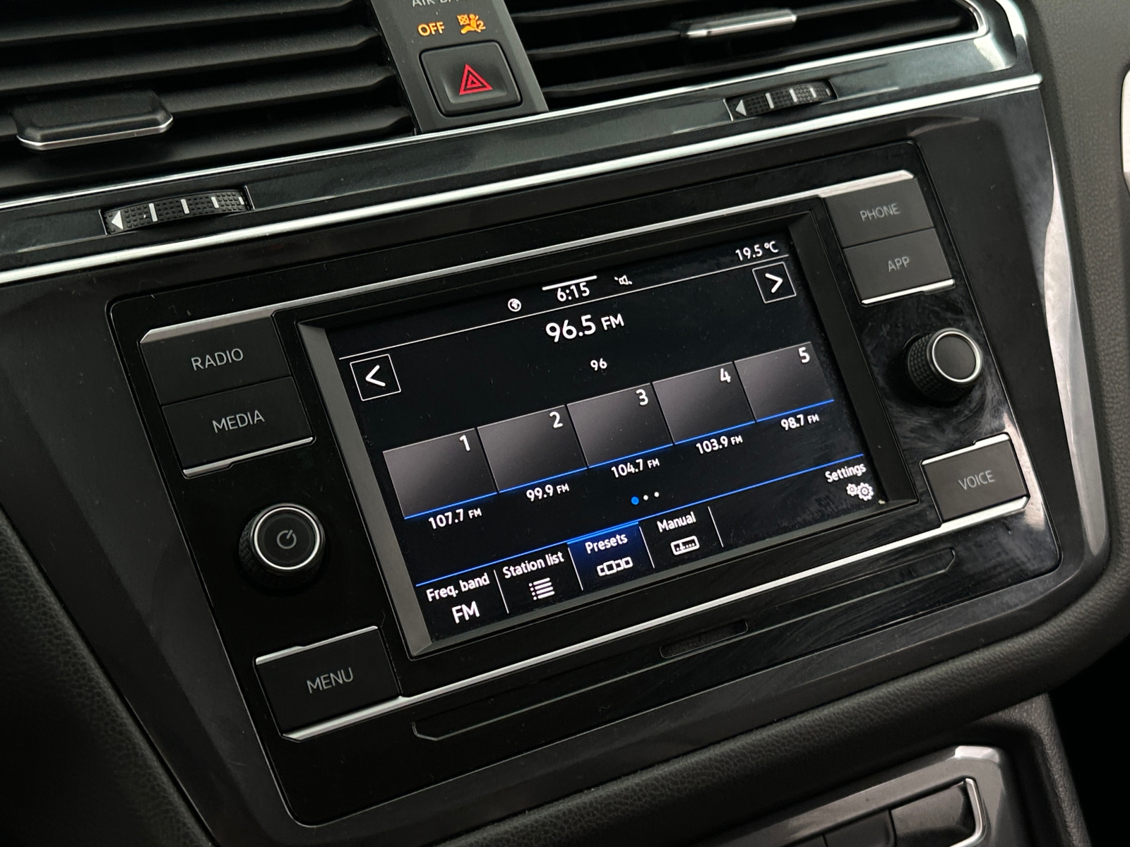 Thumbnail: 2021 Volkswagen Tiguan - 4