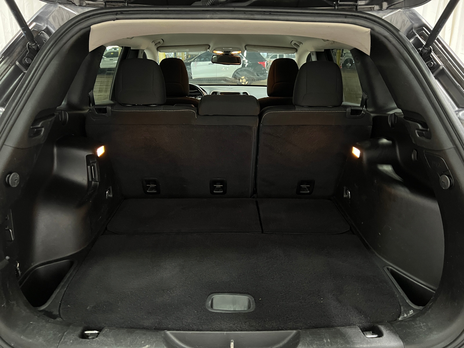 Thumbnail: 2016 Jeep Cherokee - 7