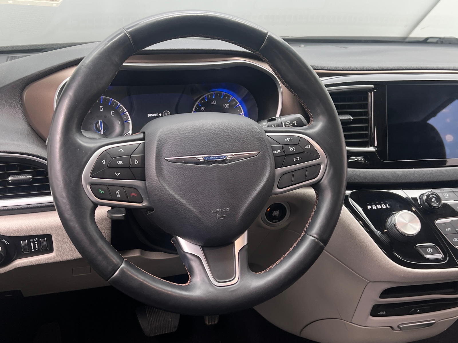 Thumbnail: 2017 Chrysler Pacifica - 4