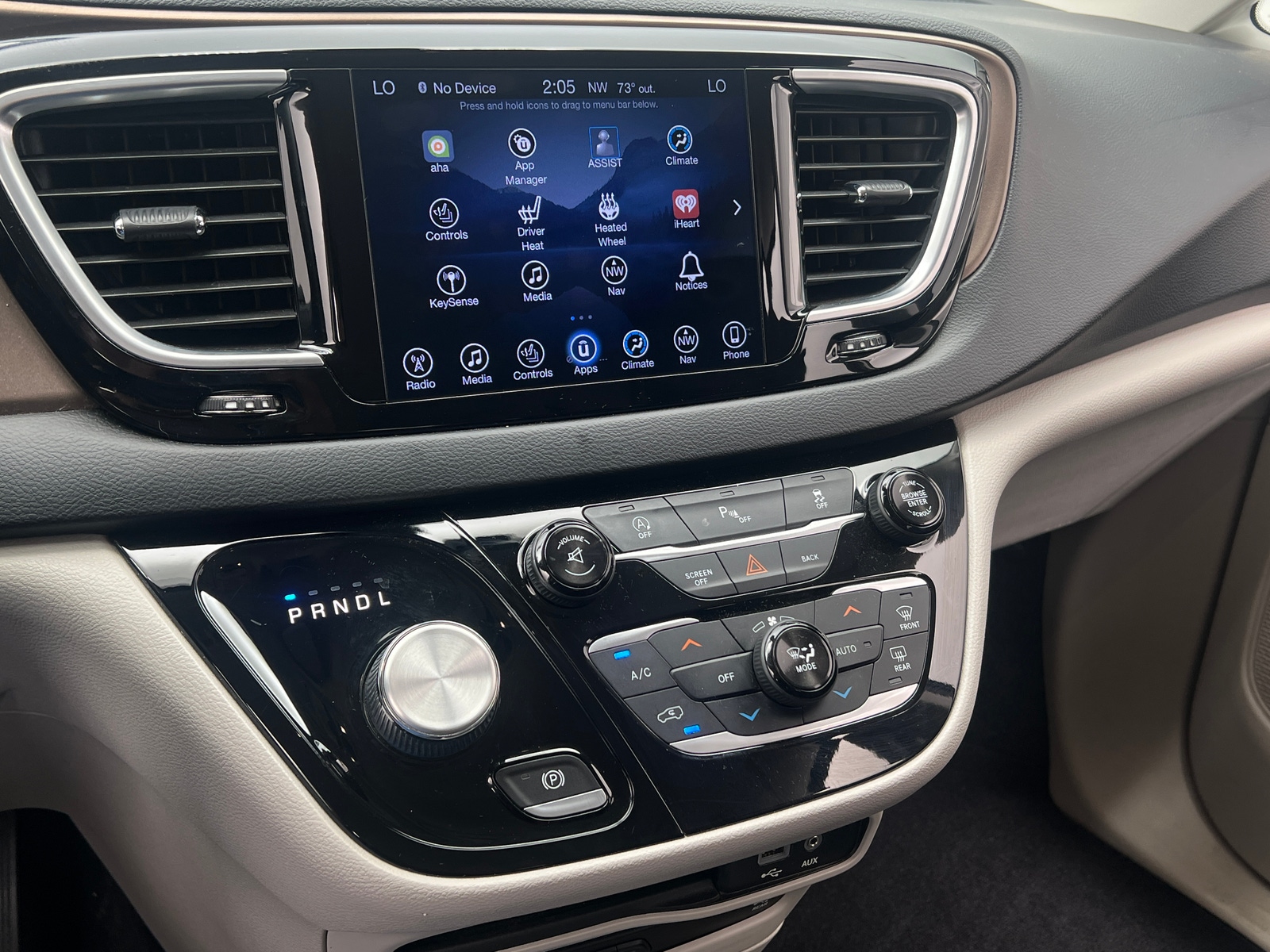 Thumbnail: 2017 Chrysler Pacifica - 3