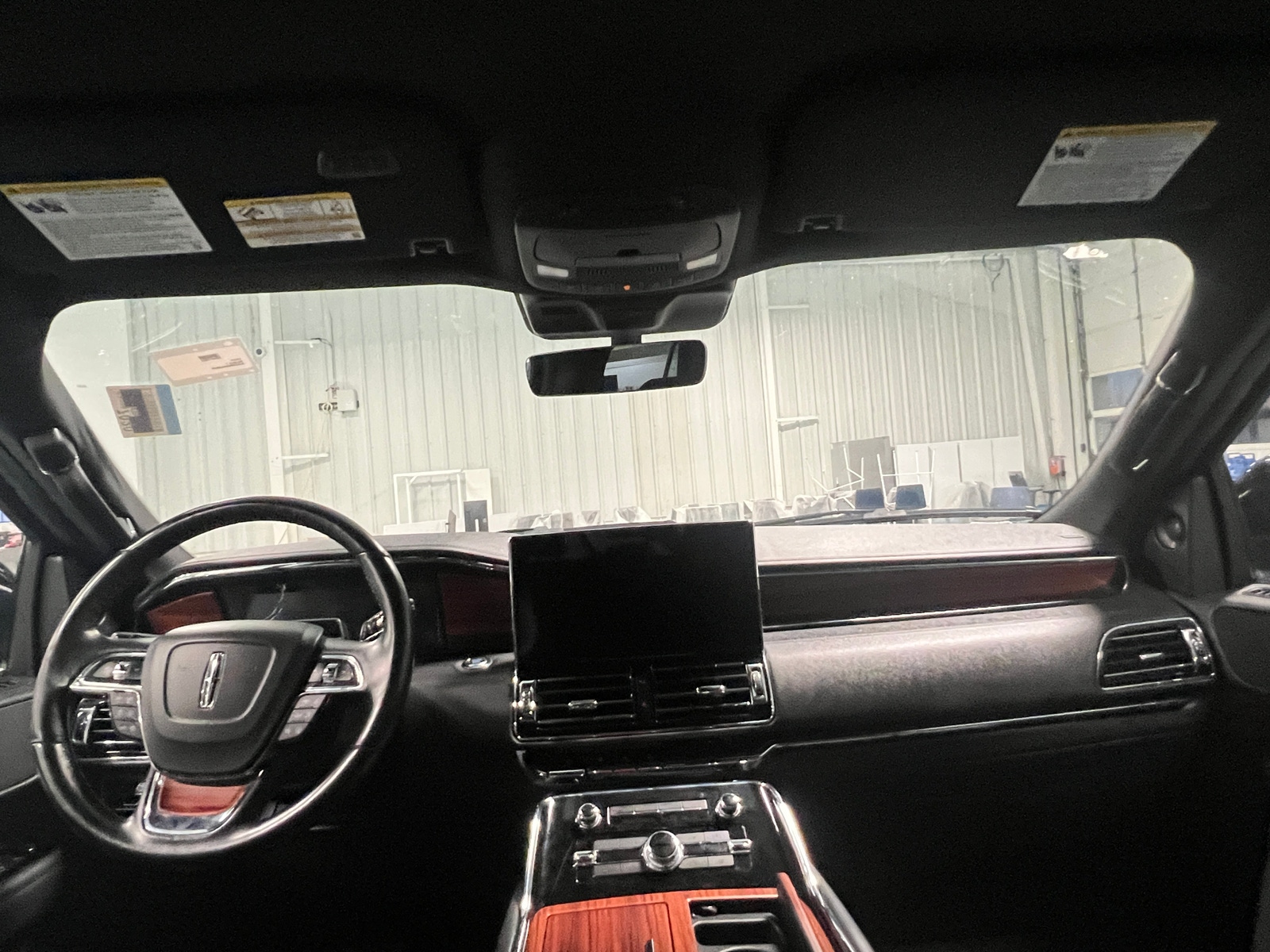 Thumbnail: 2024 Lincoln Navigator L - 2