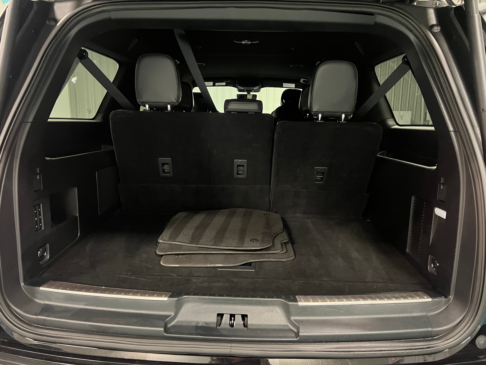 Thumbnail: 2024 Lincoln Navigator L - 6