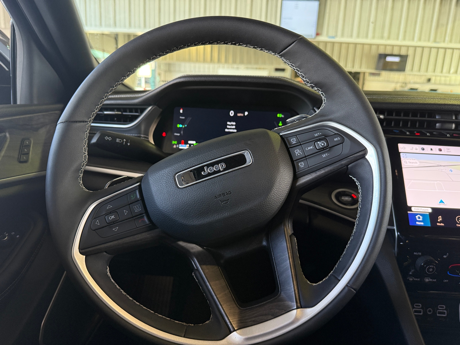 Thumbnail: 2024 Jeep Grand Cherokee - 4