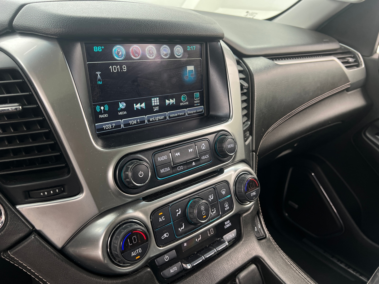 Thumbnail: 2019 Chevrolet Tahoe - 3