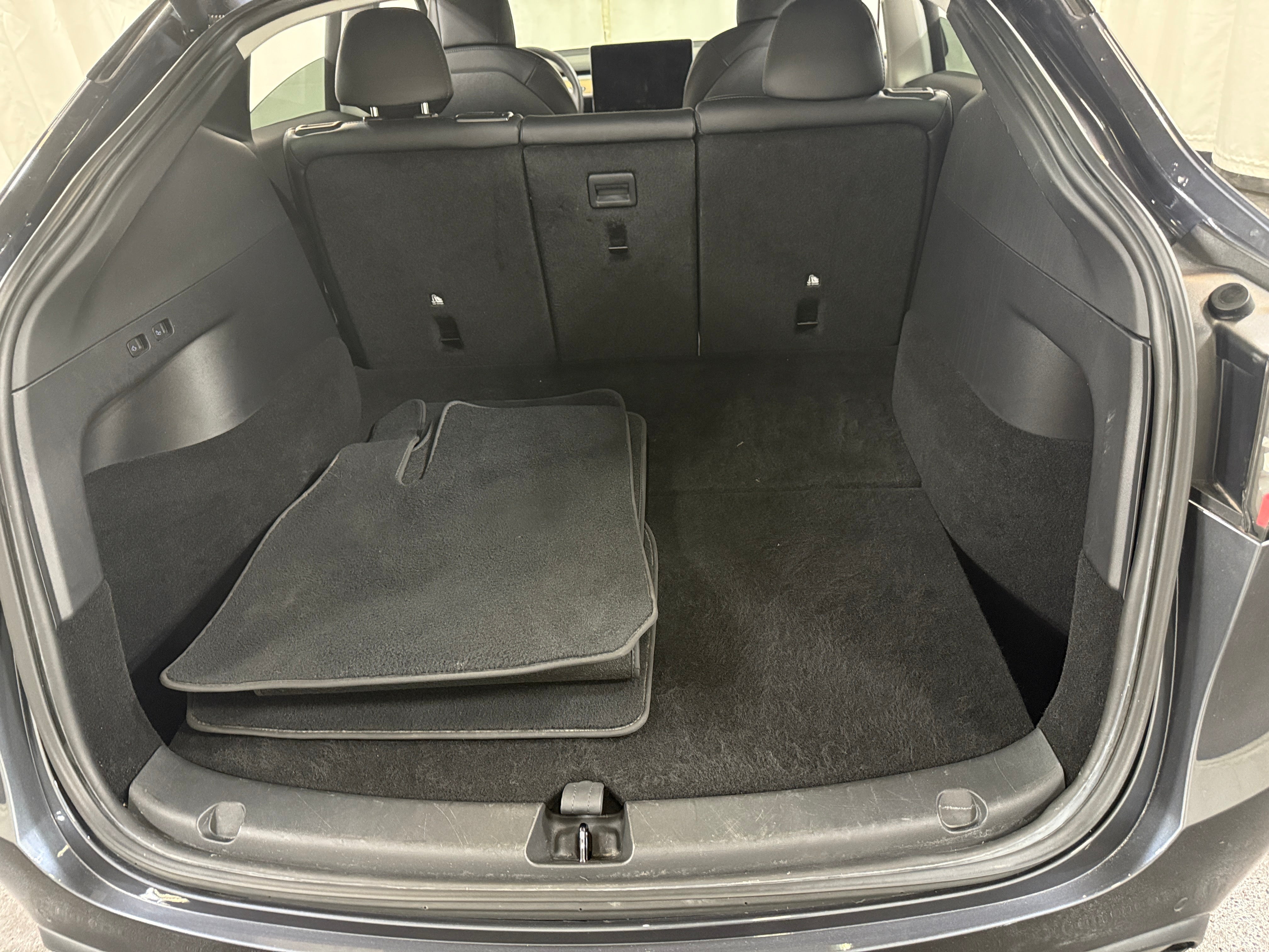 Used 2021 Tesla Model Y Long Range with VIN 5YJYGDEE1MF185497 for sale in Oak Creek, WI