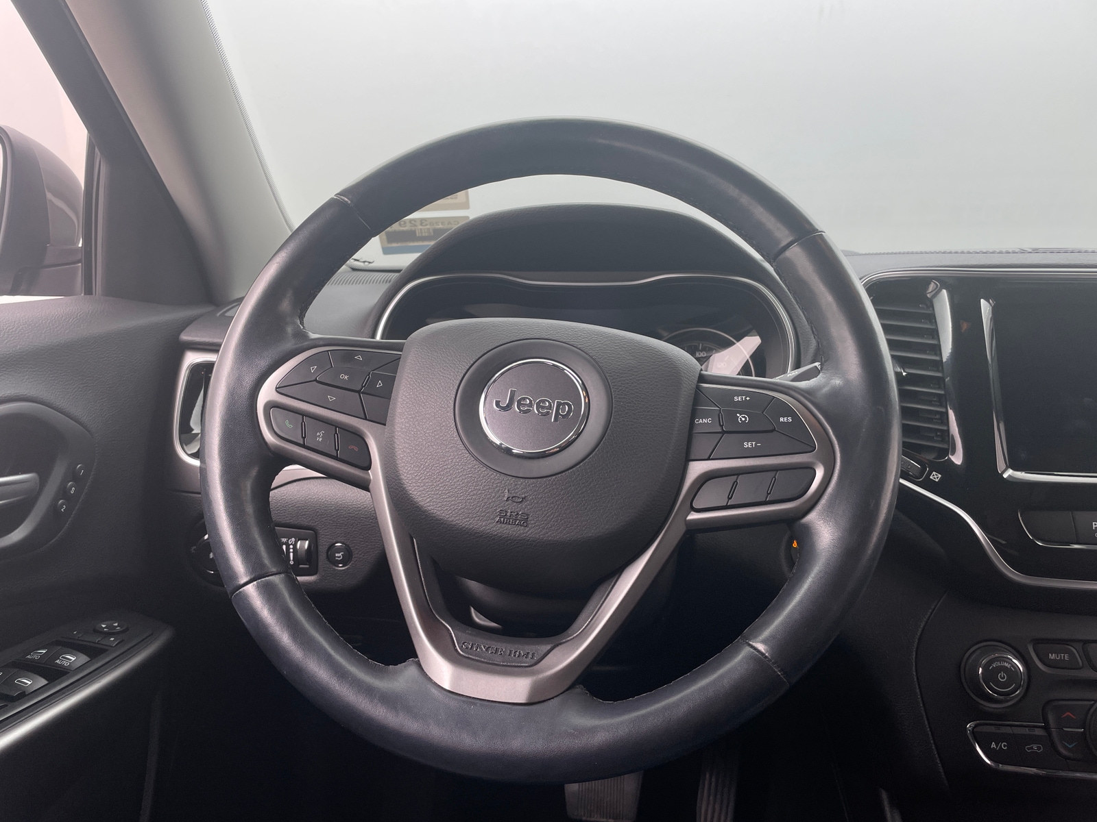 Thumbnail: 2020 Jeep Cherokee - 4