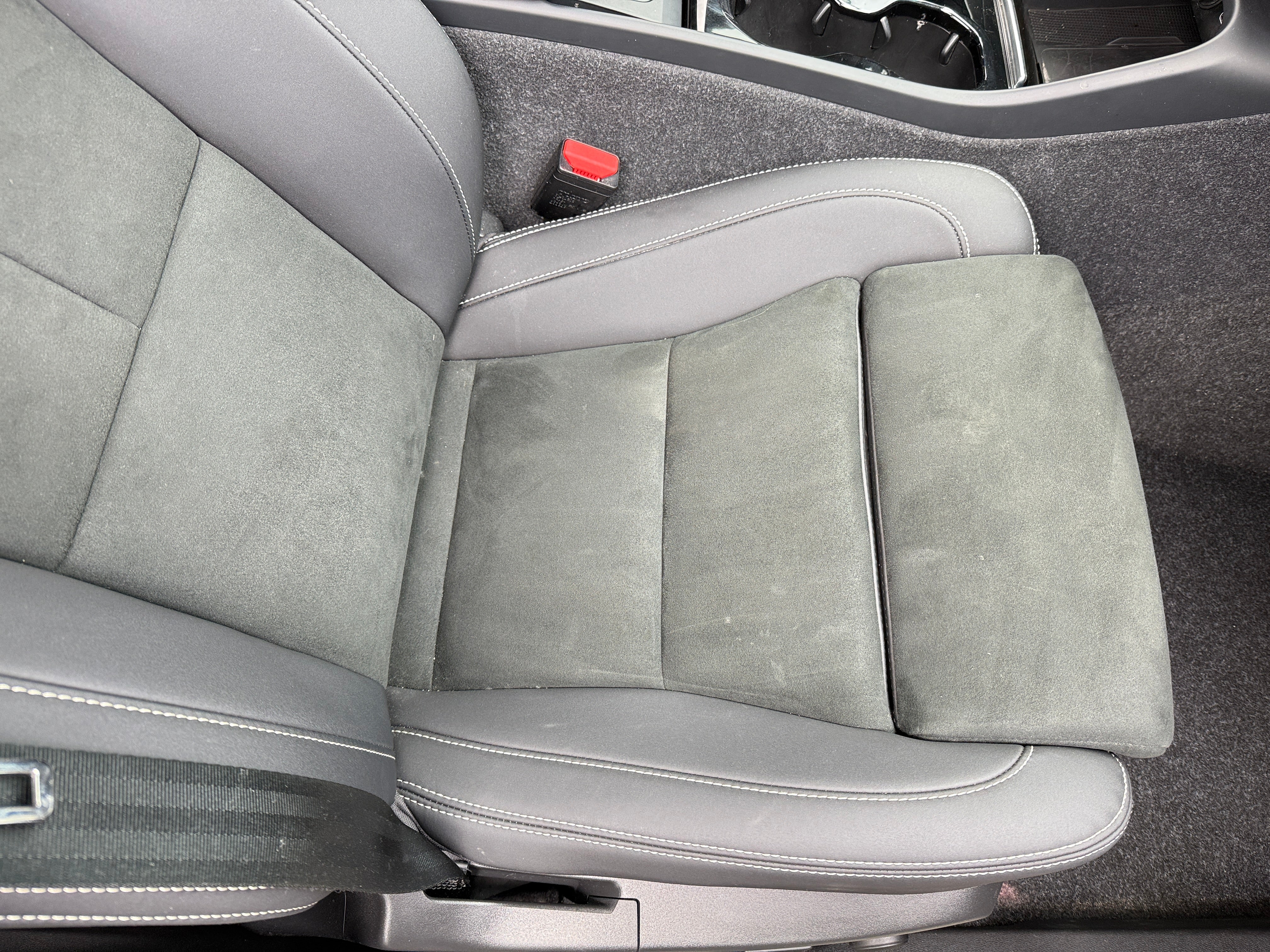 Used 2023 Volvo XC40 Ultimate with VIN YV4ED3UM5P2106965 for sale in Oak Creek, WI