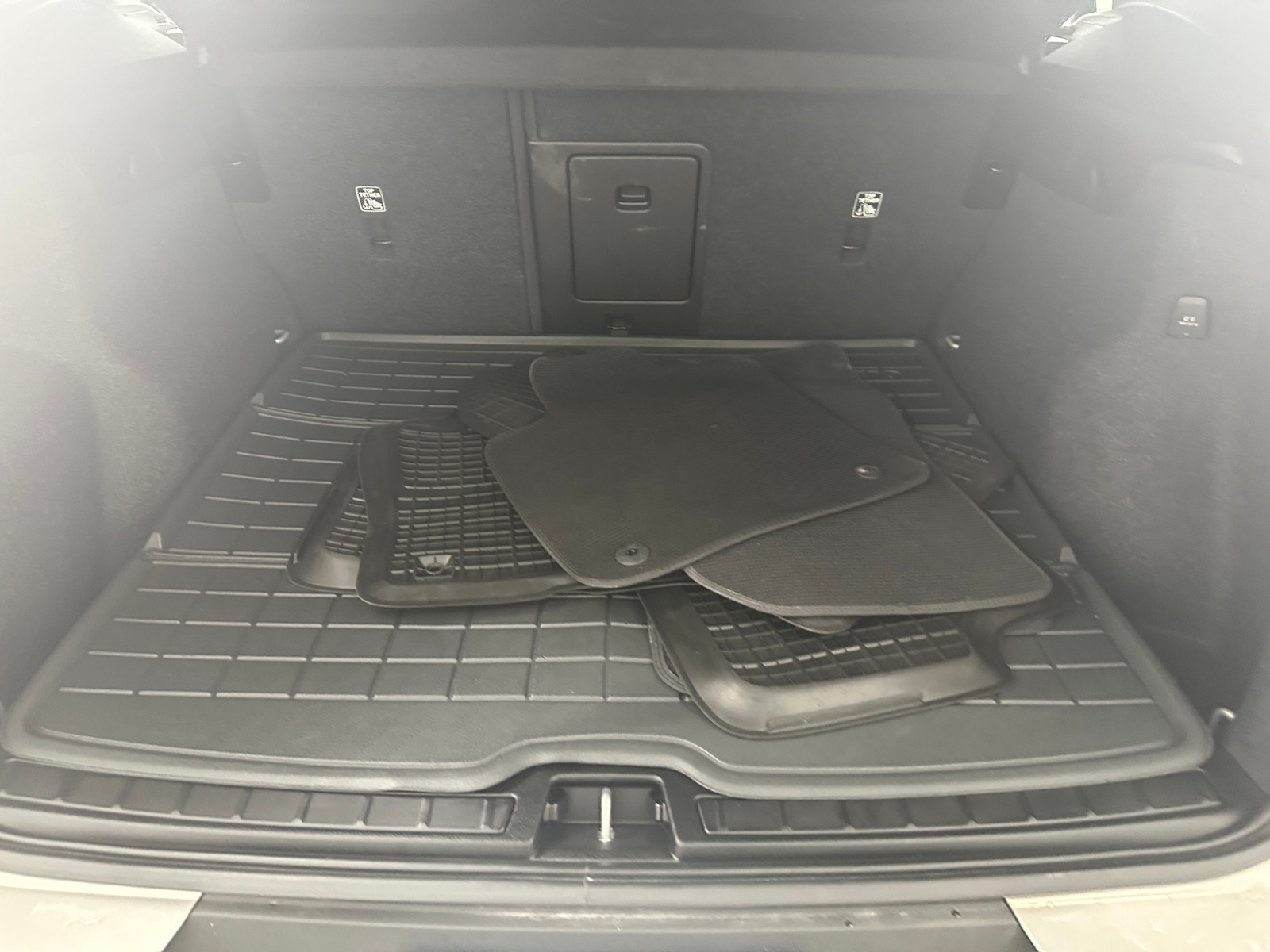 Thumbnail: 2023 Volvo XC40 - 7