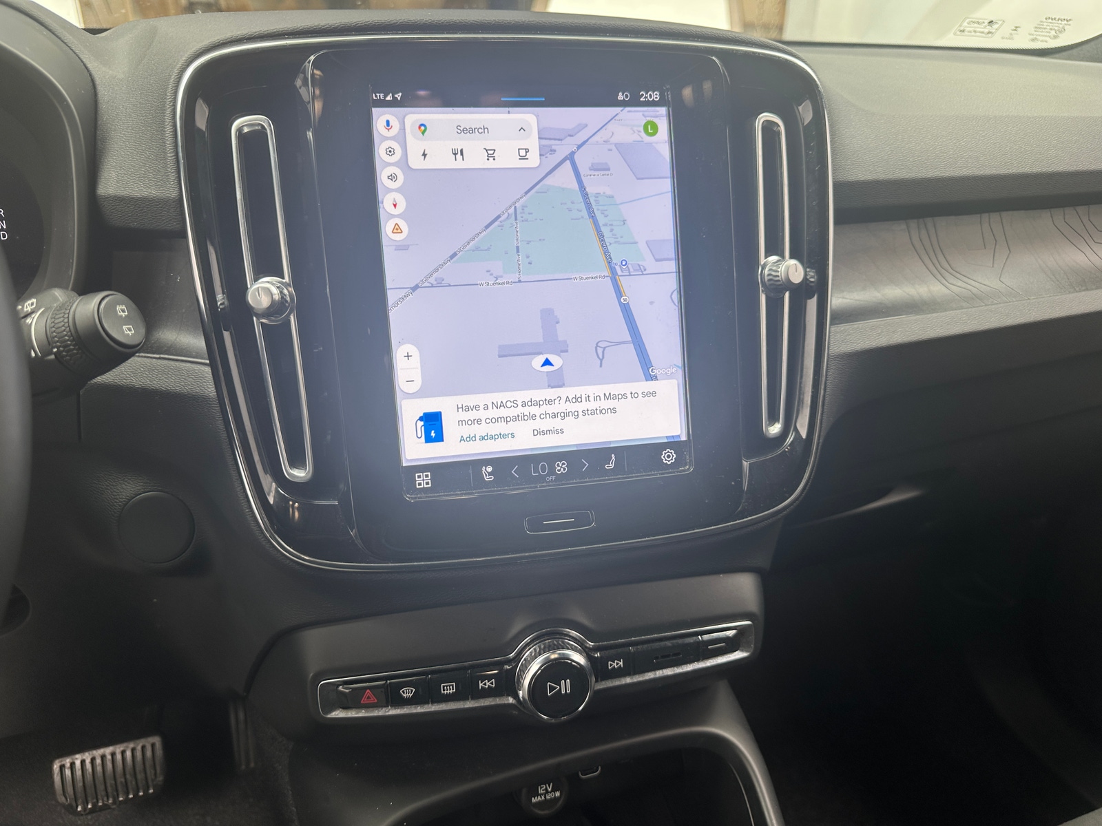 Thumbnail: 2023 Volvo XC40 - 4