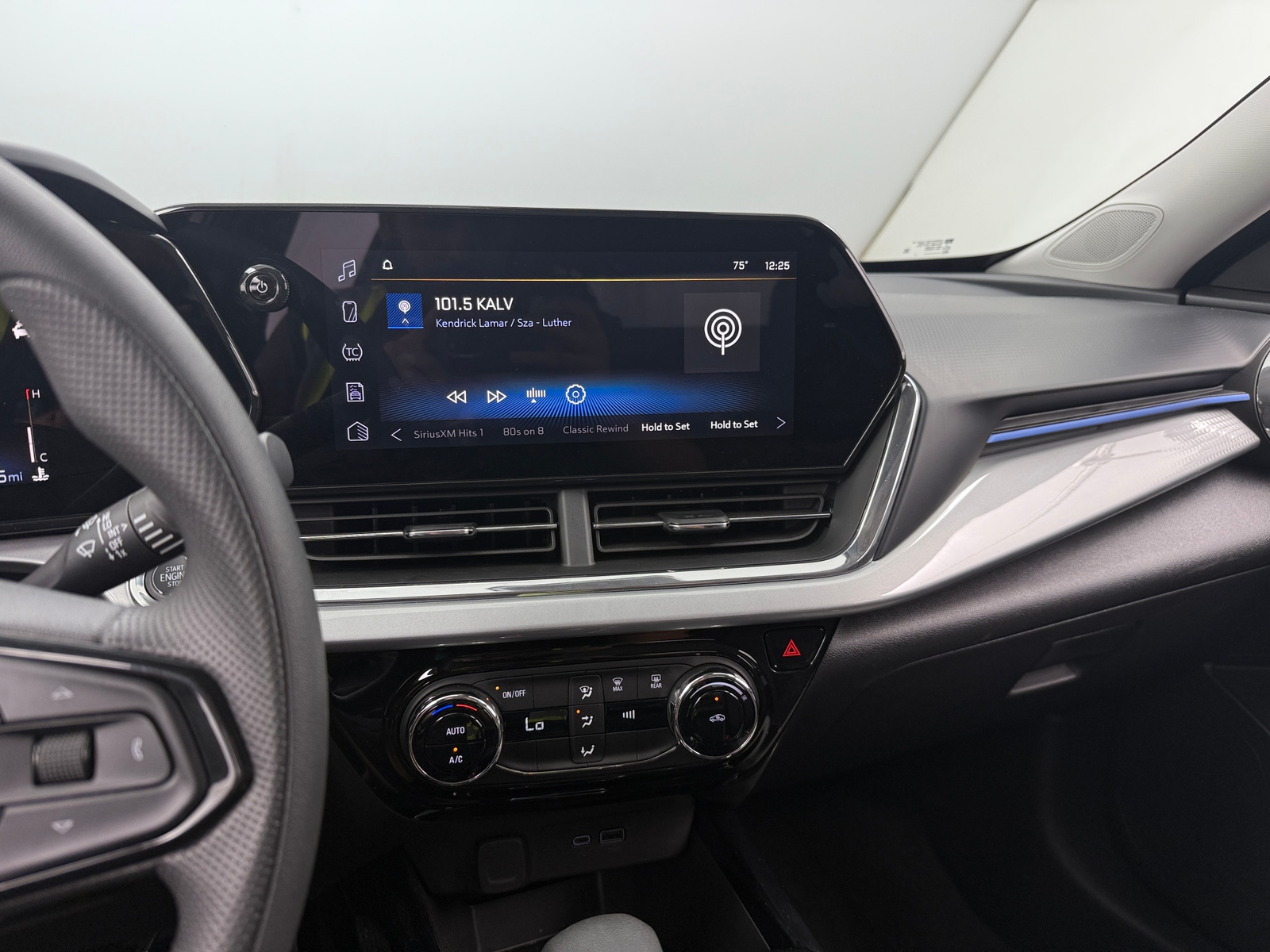 Thumbnail: 2025 Chevrolet Trax - 4
