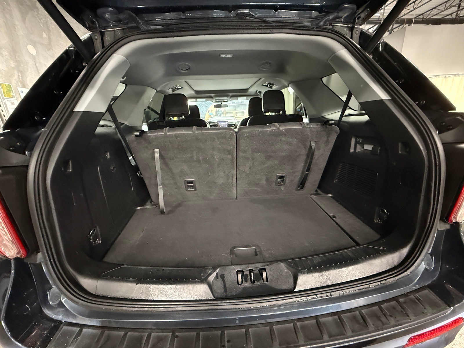Thumbnail: 2022 Ford Explorer - 6