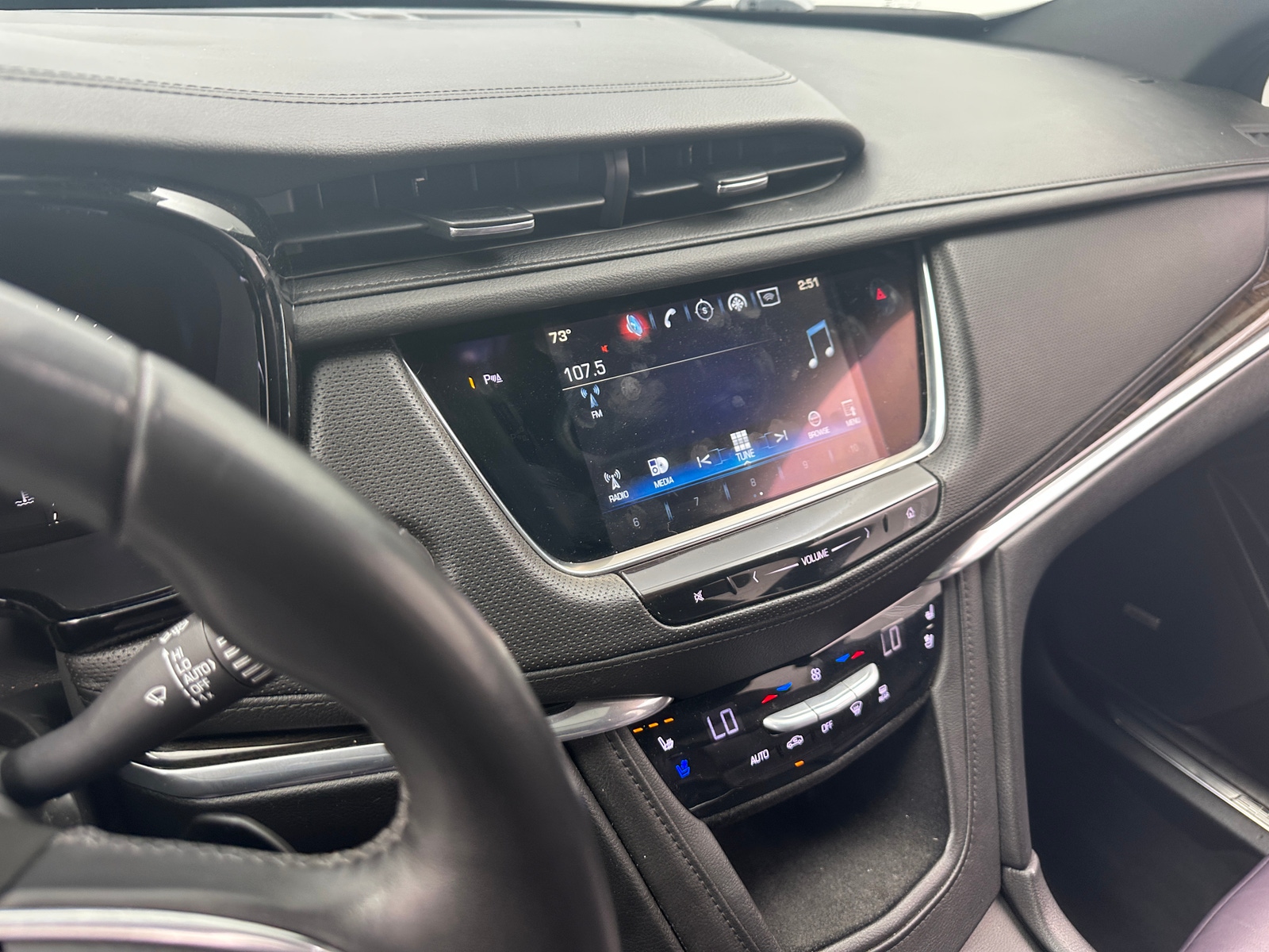 Thumbnail: 2017 Cadillac XT5 - 3
