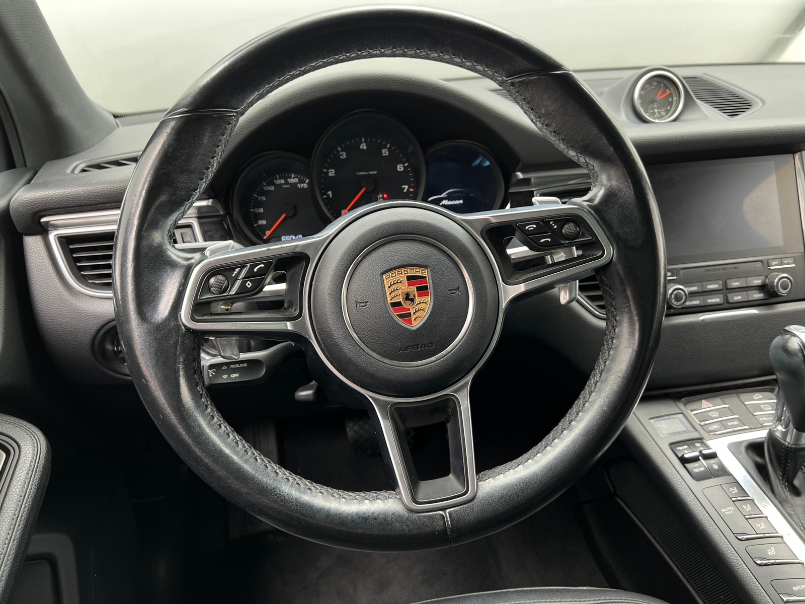 Thumbnail: 2017 Porsche Macan - 4