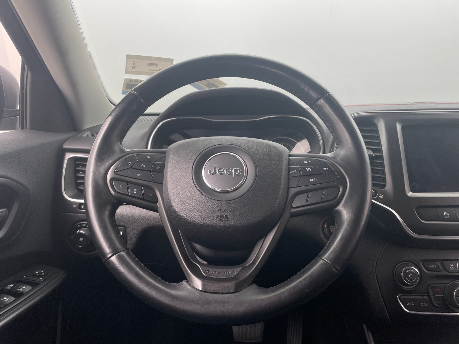 Thumbnail: 2019 Jeep Cherokee - 5