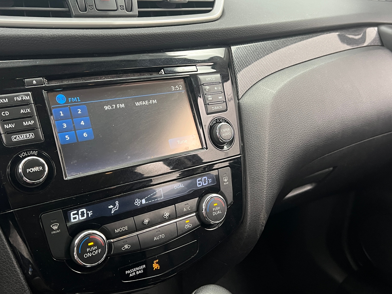 Thumbnail: 2016 Nissan Rogue - 3