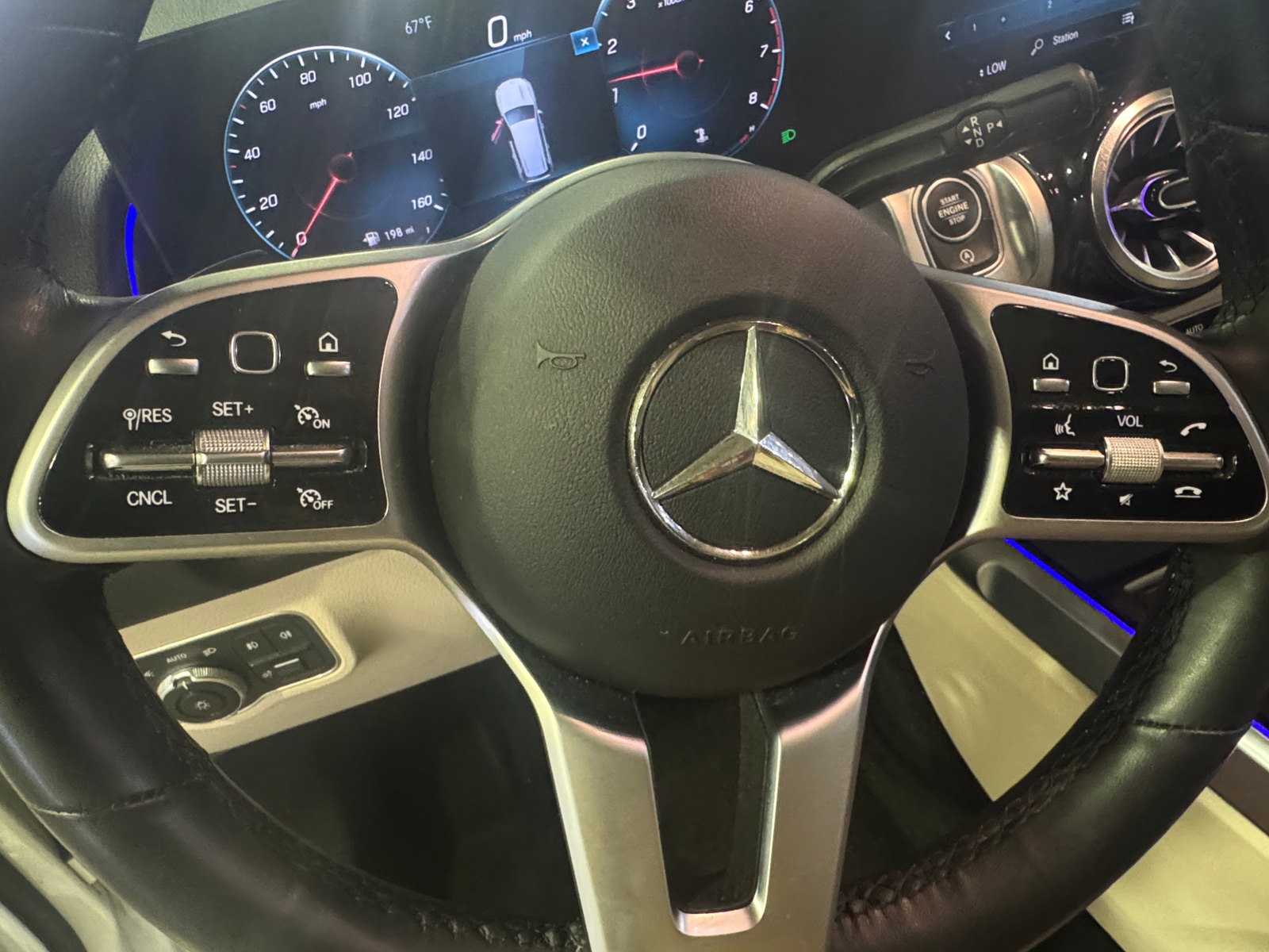 Thumbnail: 2022 Mercedes-Benz GLB - 3