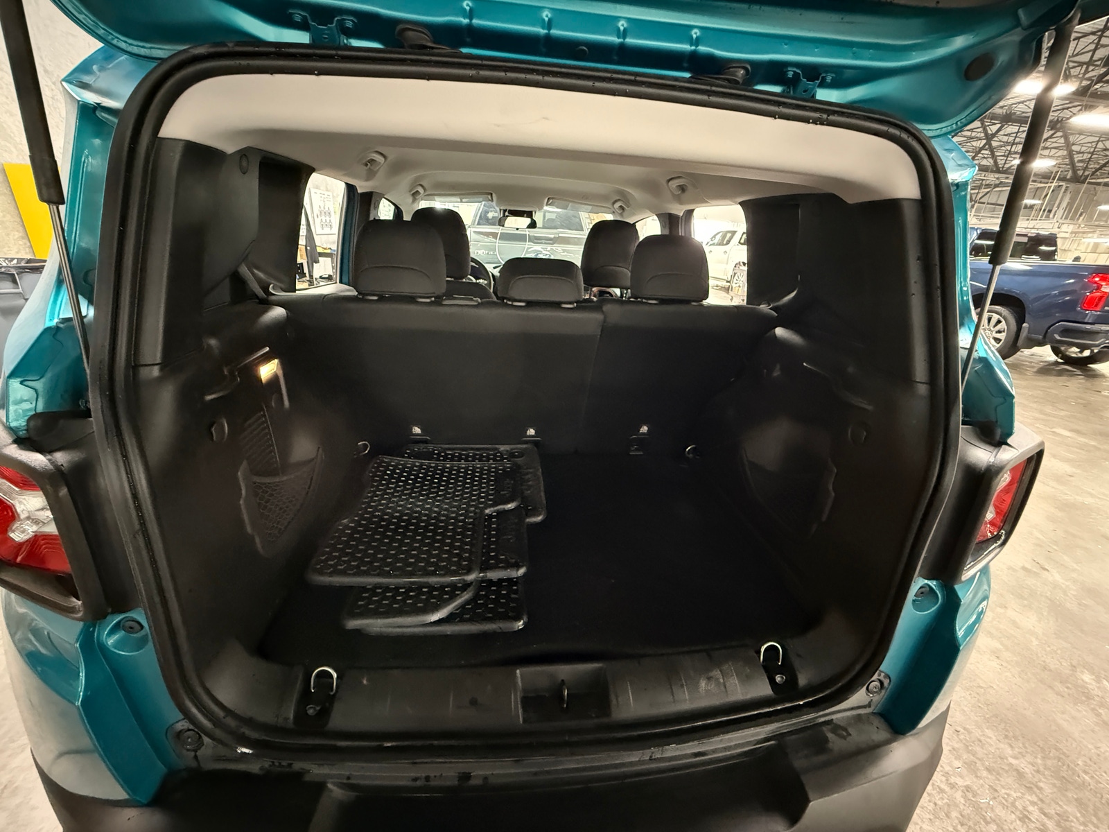 Thumbnail: 2020 Jeep Renegade - 7