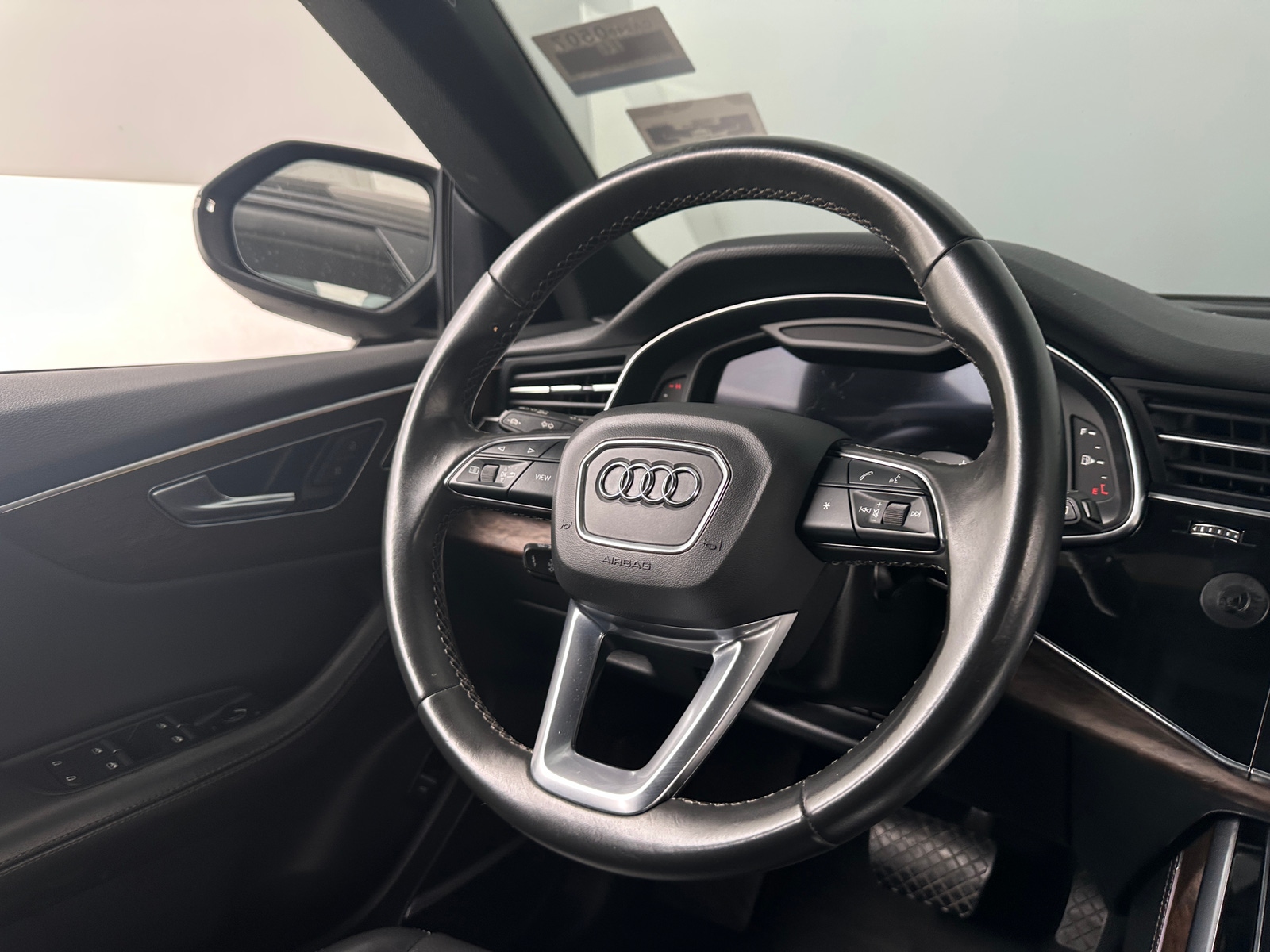 Thumbnail: 2022 Audi Q8 - 4