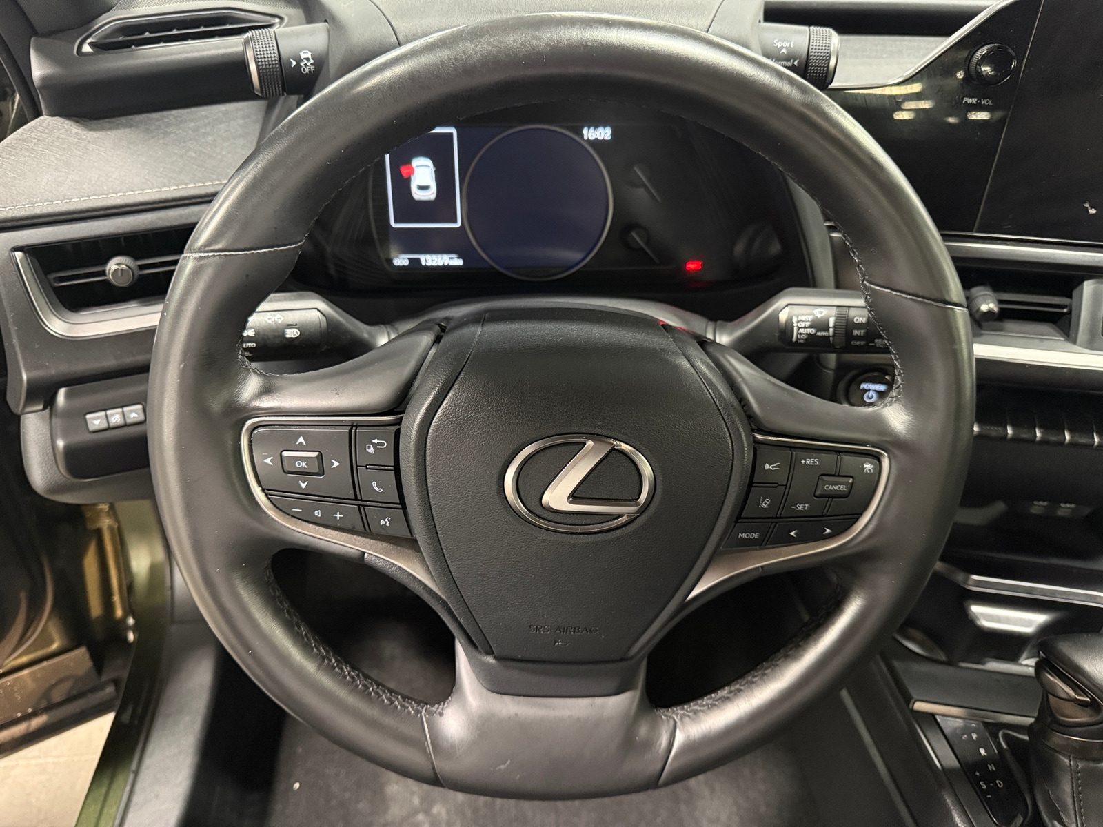 Thumbnail: 2023 Lexus UX - 4