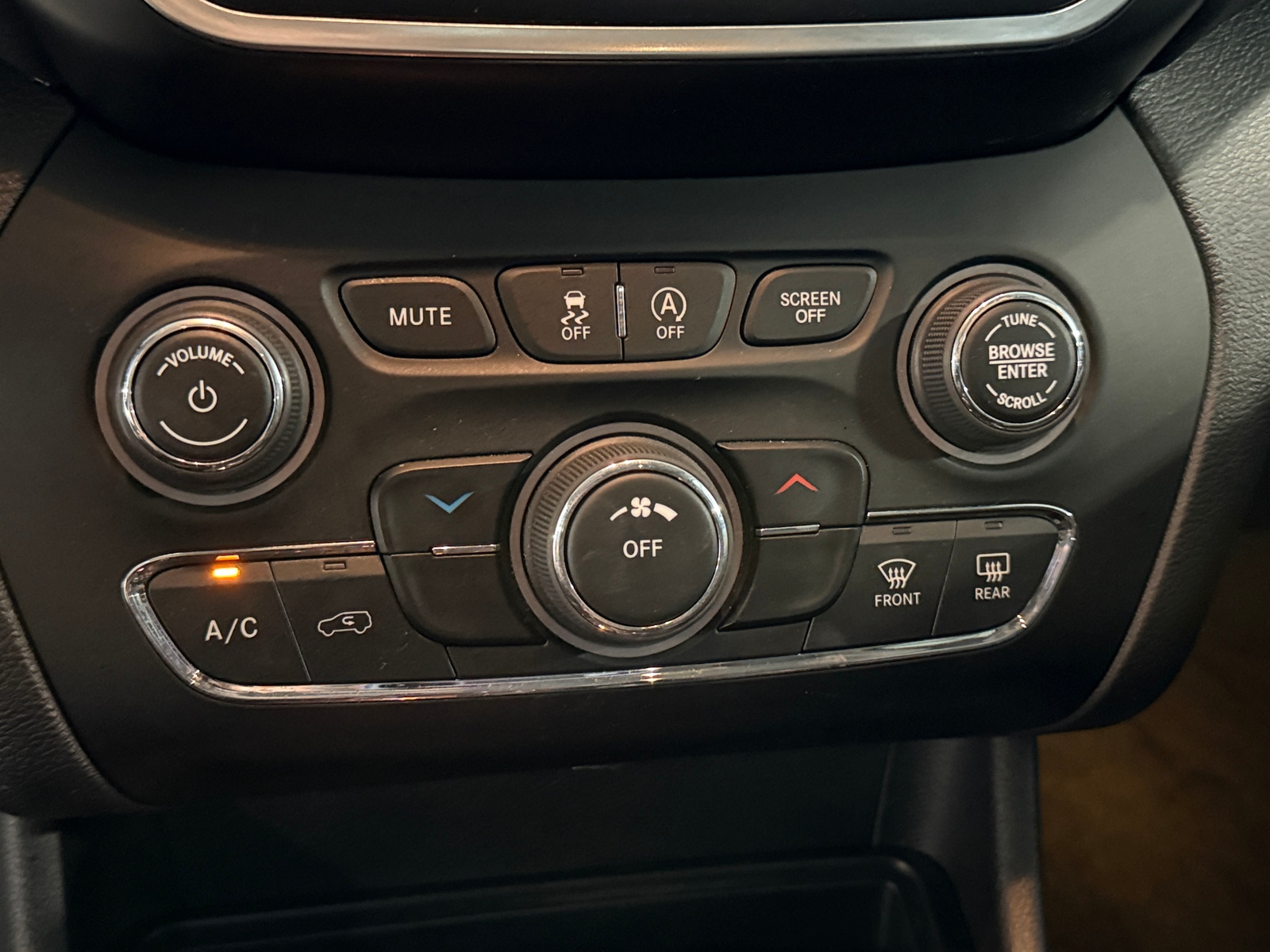 Thumbnail: 2019 Jeep Cherokee - 4