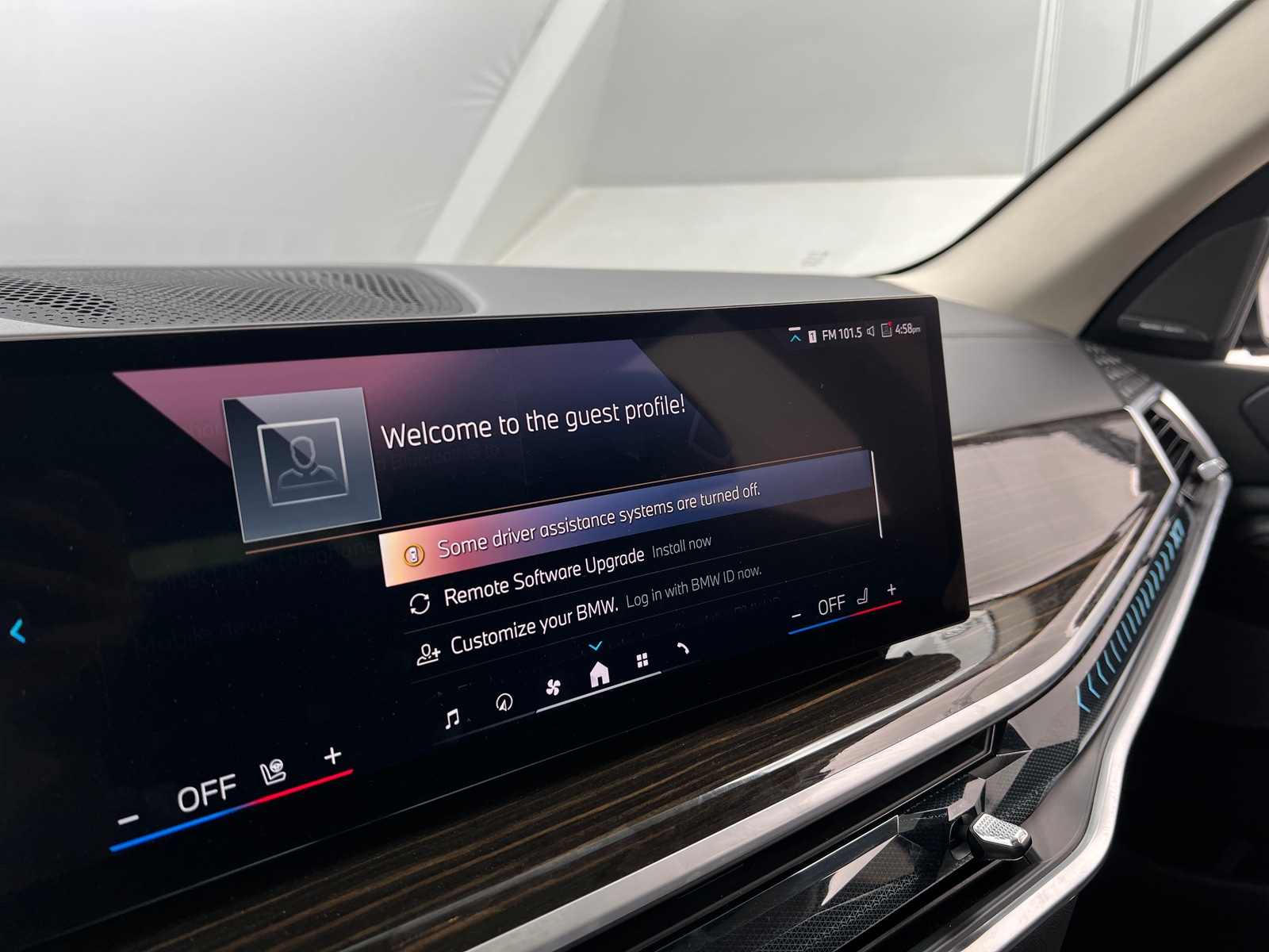 Thumbnail: 2025 BMW X7 - 3