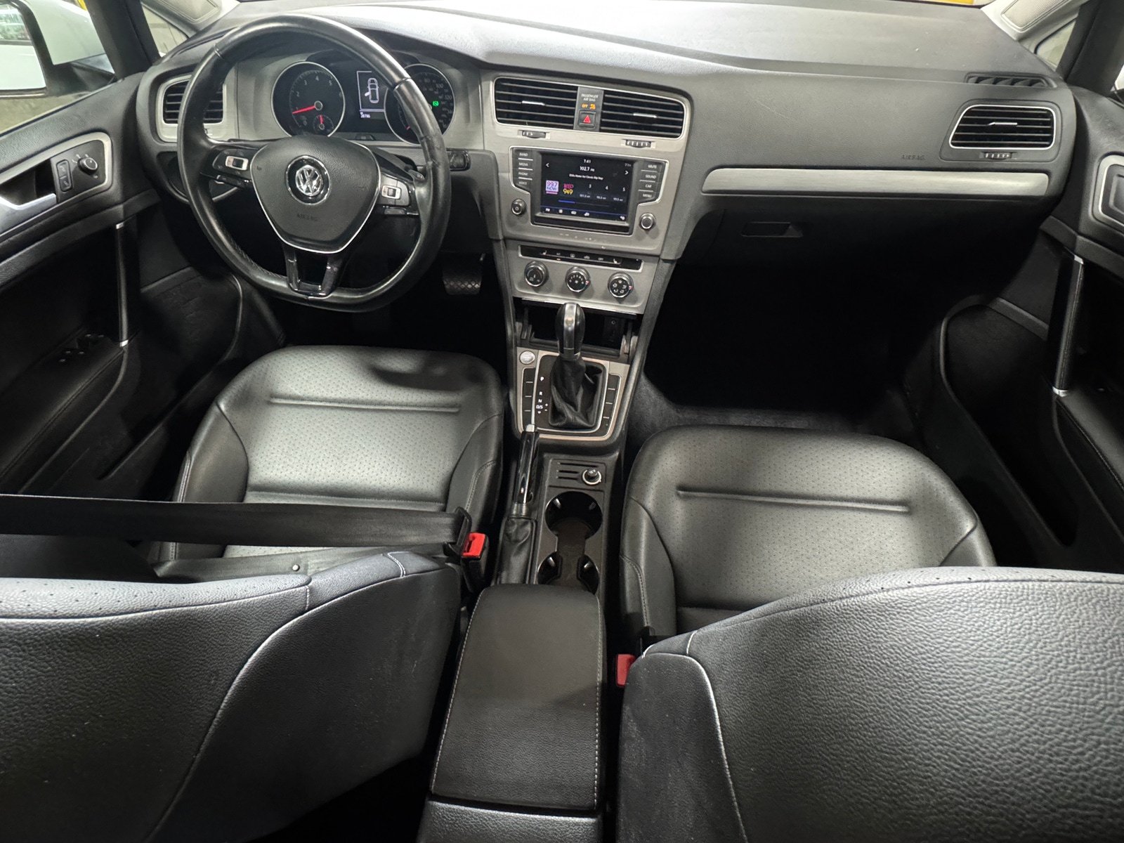 Thumbnail: 2017 Volkswagen Golf - 3