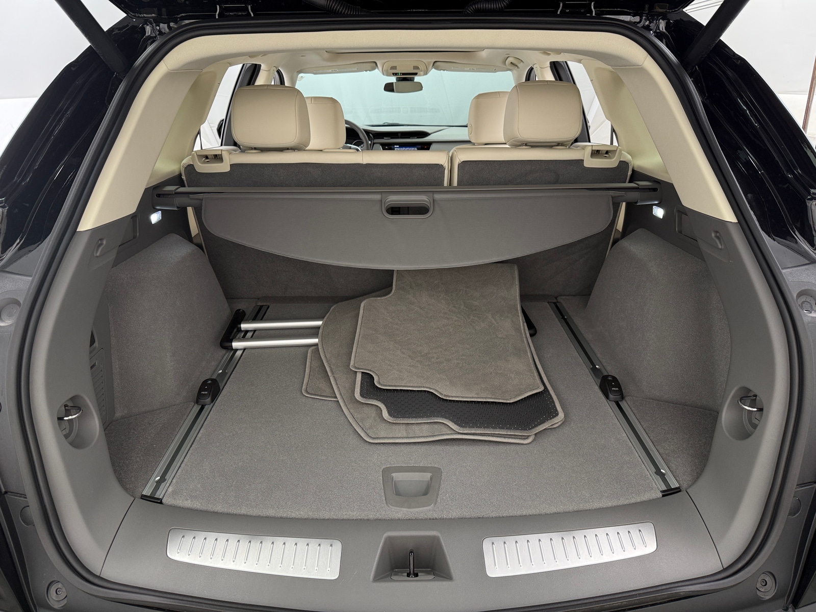 Thumbnail: 2025 Cadillac XT5 - 6