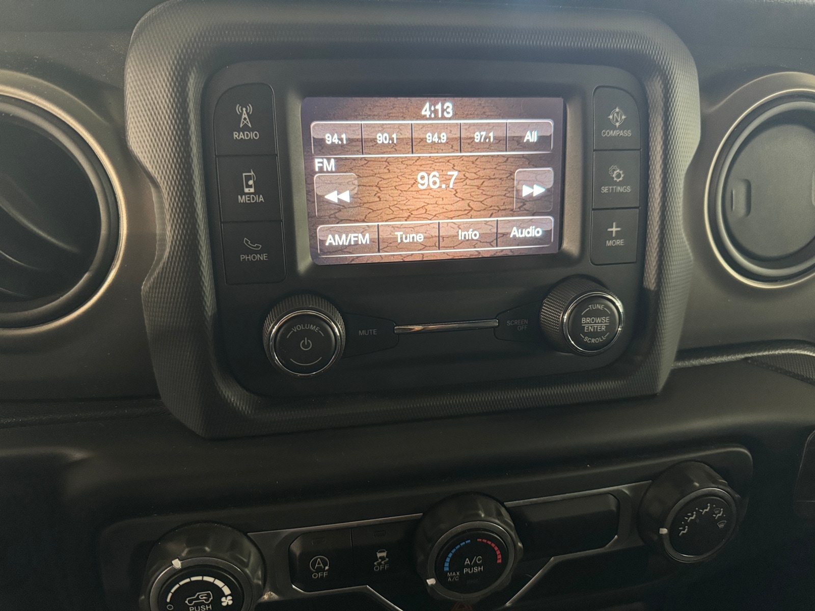 Thumbnail: 2021 Jeep Gladiator - 4