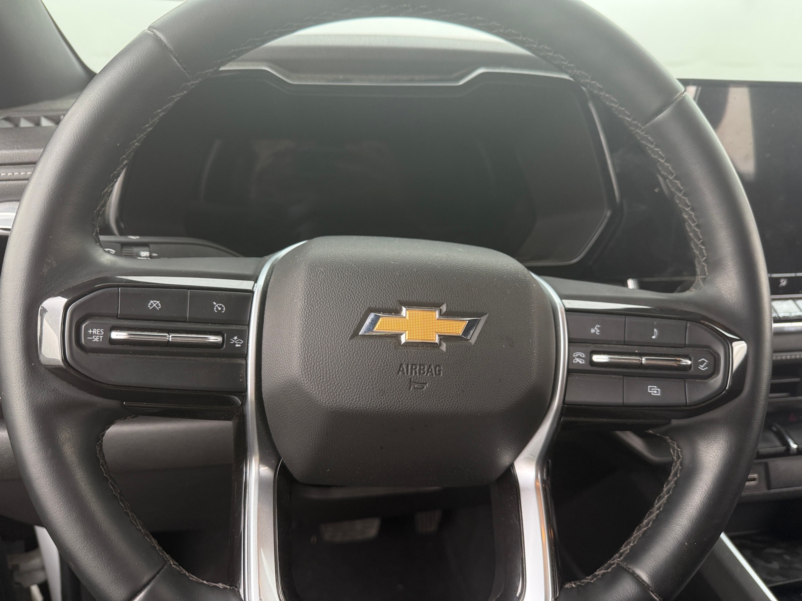 Thumbnail: 2023 Chevrolet Colorado - 5
